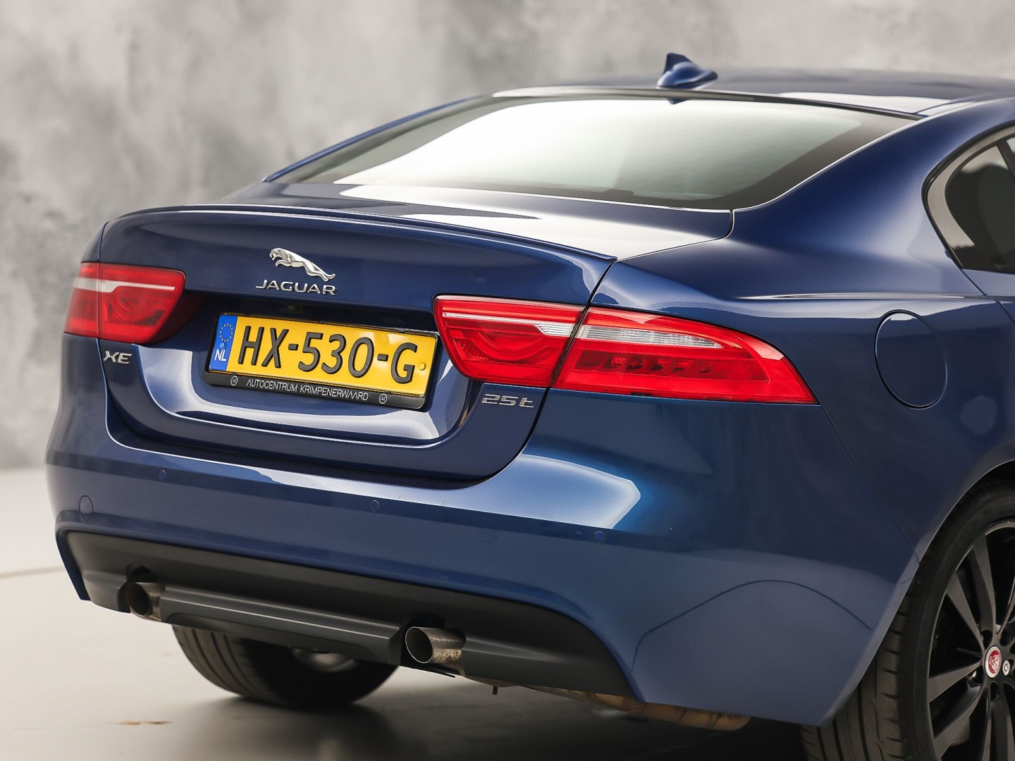 Jaguar XE 2.0 Portfolio 241Pk Automaat (NAVIGATIE, MERIDIAN AUDIO, LEDER, ELEK SPORTSTOELEN, LANE ASSIST, STUURWIEL VERWARMD, ZWART HEMEL, NIEUWSTAAT)