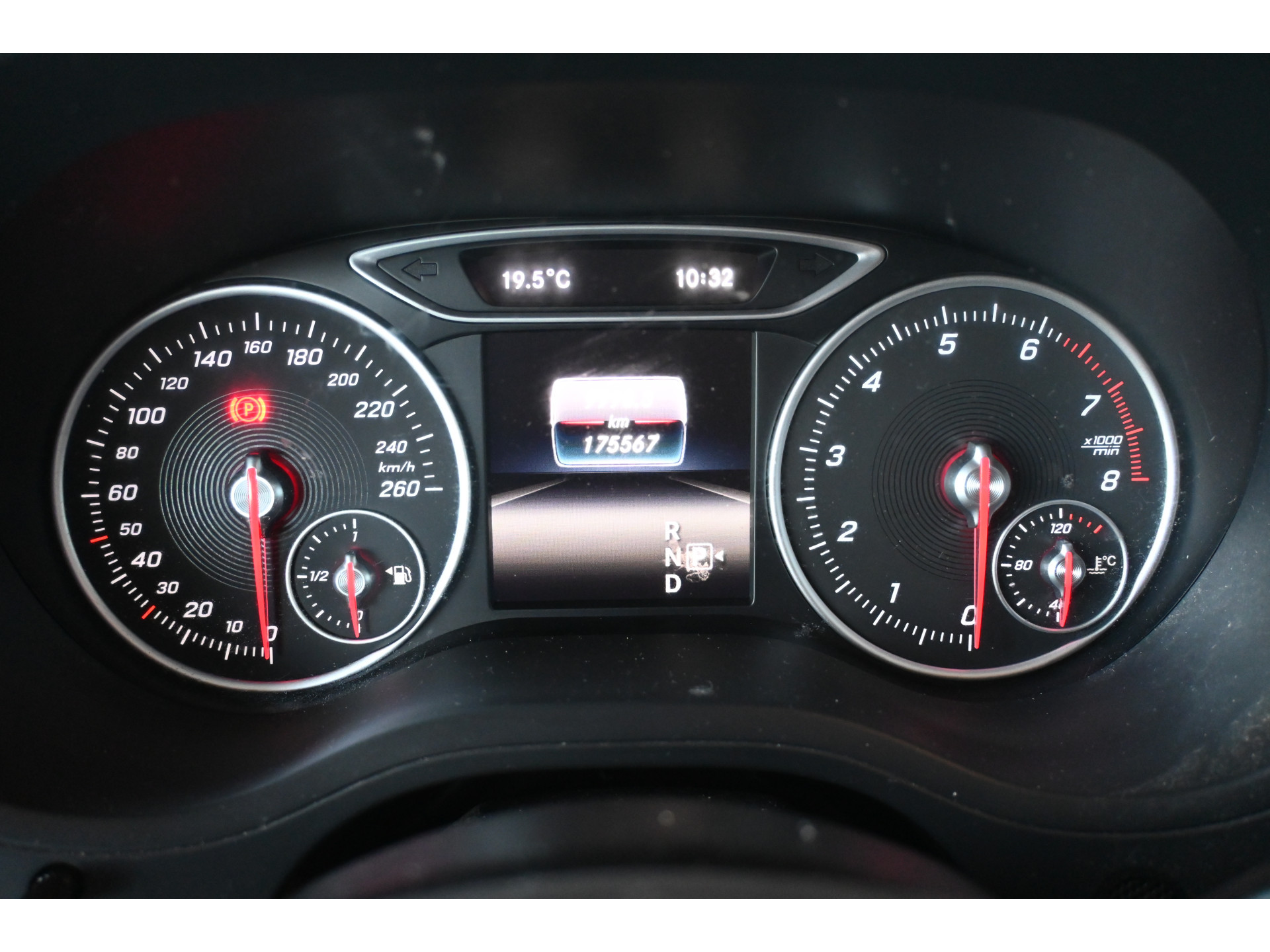 Mercedes-Benz B-klasse 180 Ambition Automaat Cruise Airco Navigatie Trekhaak Panoramdak 1e Eigenaar Inruil Mogelijk!