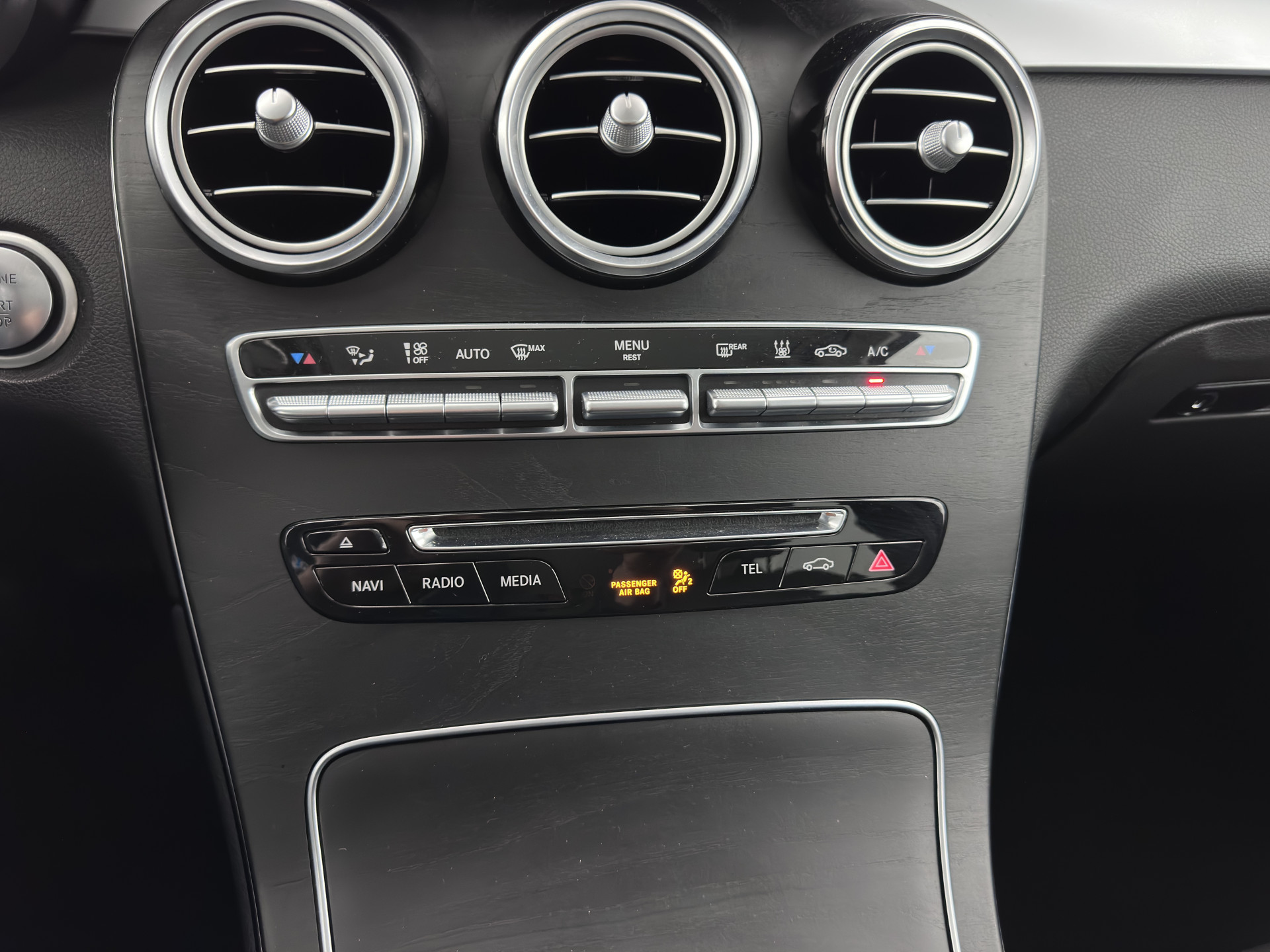 Mercedes-Benz GLC-klasse 350e 4MATIC Premium Plus Plug-in Aut. *LEATHER | FULL-LED | BLIND-SPOT | HEATED-SPORTSEATS | CAMERA | KEYLESS | AIR-SUSPENSION | ADAPTIVE-CRUISE | PRIVACY-GLASS | NAVI-FULLMAP | 20''ALU*