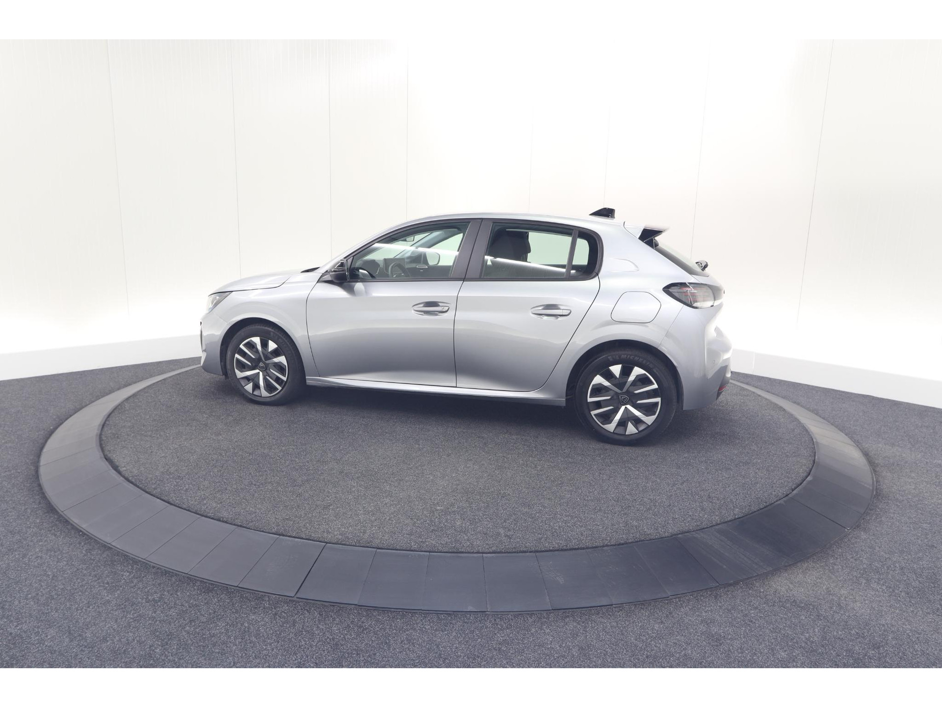 Peugeot 208 PureTech 100 Active | Parkeersensoren | Navigatie | Apple Carplay