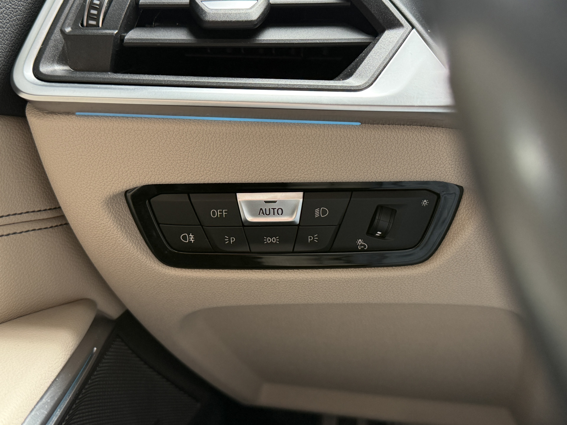 BMW 3-serie Touring 330e | M-Sport | Facelift | Lederen sportstoelen | Harman/Kardon | Sfeerverlichting | Full LED