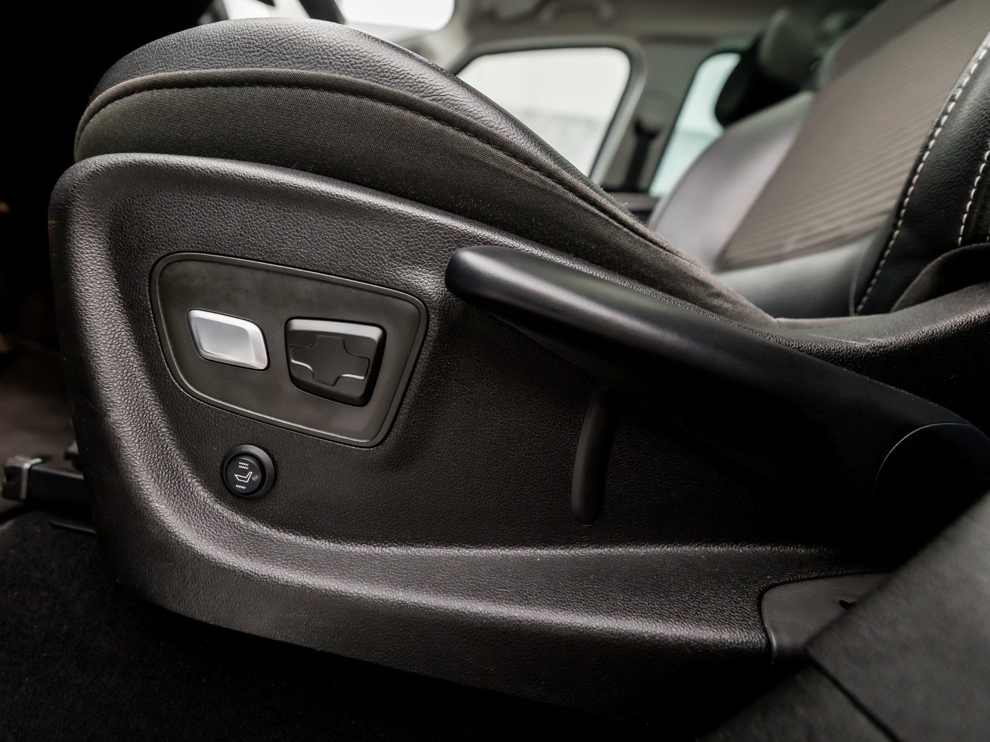 Renault Grand Scénic 1.3 TCe Bose 7 Persoons (PANORAMADAK, APPLE CARPLAY, GROOT NAVI, LEDER, SPORTSTOELEN, GETINT GLAS, BOSE AUDIO, CAMERA, NIEUWE APK, NIEUWSTAAT)