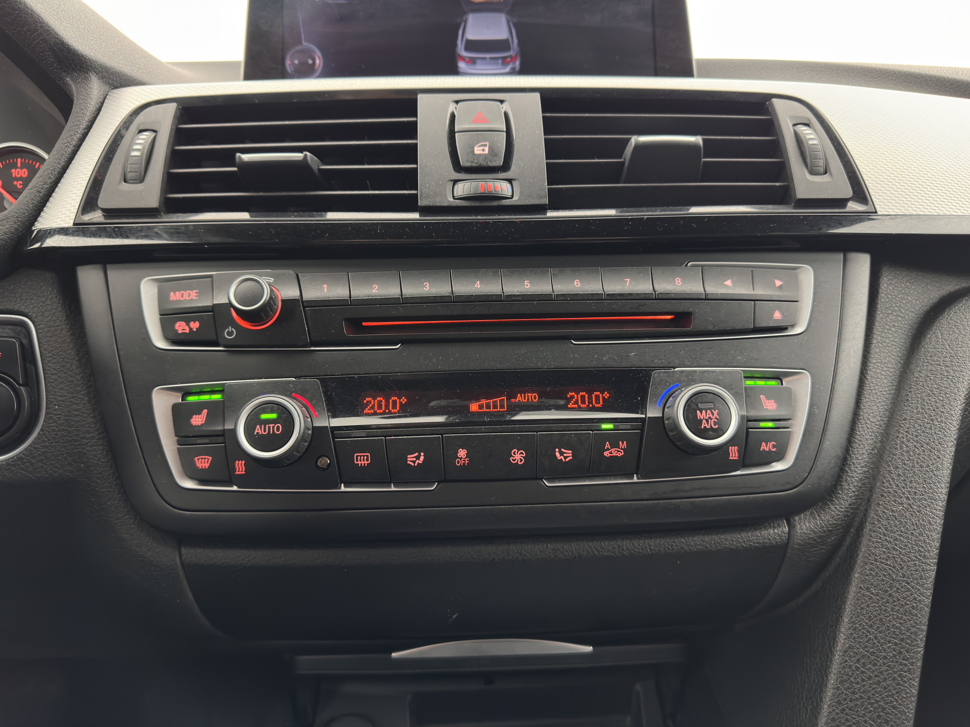 BMW 3-serie Touring 330d xDrive M-Aerodynamica-Pack High-Executive Aut * LEATHER | NAVI-FULLMAP | XENON | HEATED-SPORTSEATS | SHIFT-PADDLES | PDC | PRIVACY-GLASS | KEYLESS | CAMERA | TOWBAR | 18''ALU*