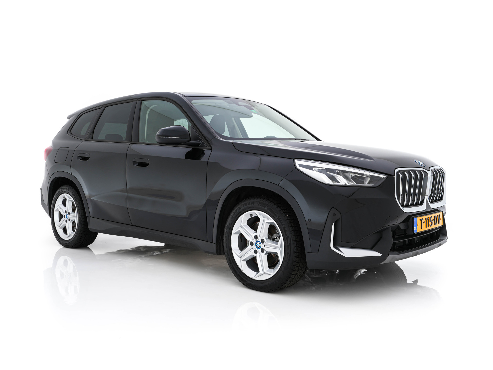 BMW iX1 xDrive30 Launch Edition 67 kWh [ 3-Fase-11kW ] {SOH-100%} (INCL-BTW) Aut. *FULL-LED | DIGI-COCKPIT | DAB+ | NAVI-FULLMAP | PRIVACYGLASS | COMFORTSEATS | ECC | PDC | CRUISE | 18''ALU*