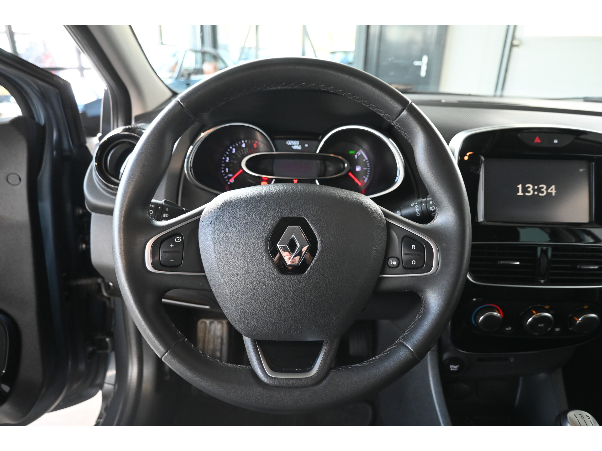 Renault Clio 1.5 dCi Limited Airco LED Navigatie Goed Onderhouden! Rijklaarprijs! Inruil Mogelijk!