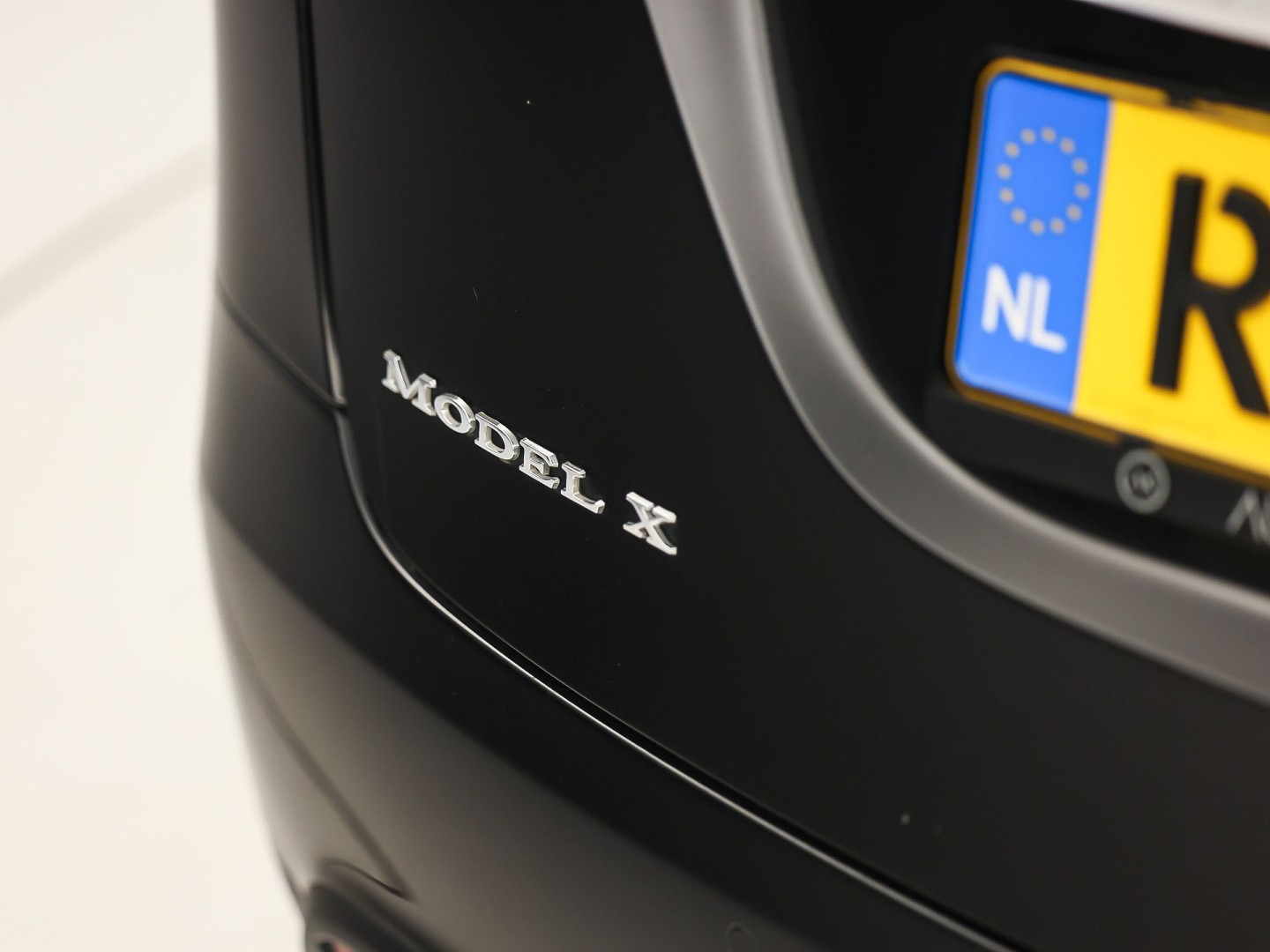 Tesla Model X 100D 7 Persoons 417Pk (AUTOPILOT, LUCHTVERING, STUUR/STOELVERWARMING, CAMERA, ADAPTIVE CRUISE, KEYLESS ENTRY, NIEUWSTAAT)
