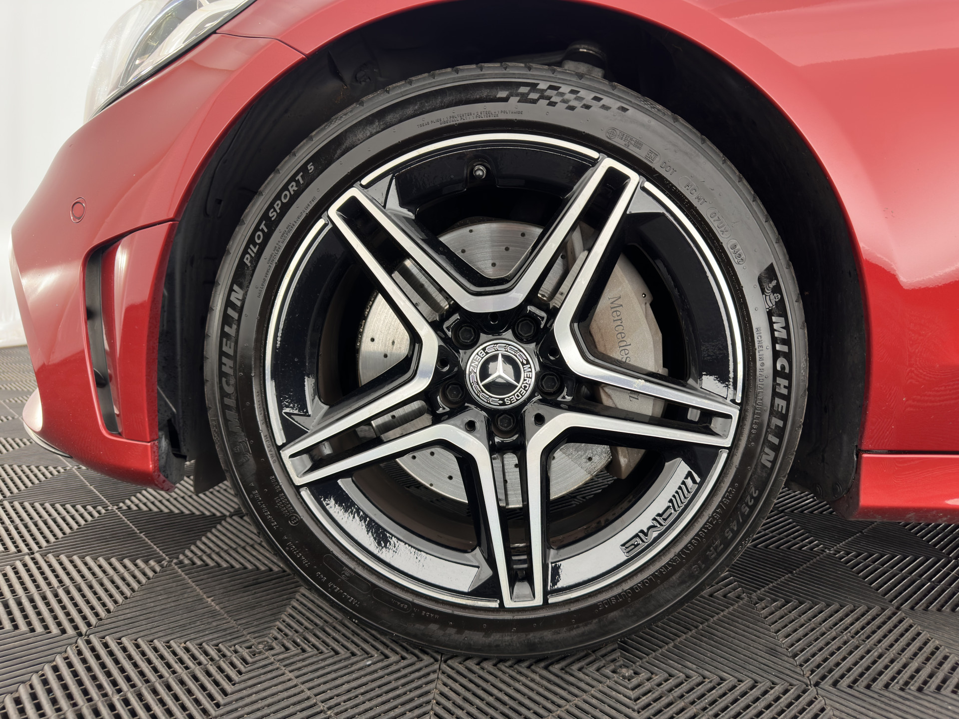 Mercedes-Benz C-klasse 300 e Business Solution AMG Limited ( Plug-In ) (INCL-BTW) *FULL-LEATHER | FULL-LED | BURMESTER | AMBIENT-LIGHT | BLIND-SPOT | HEATED-SPORTSEATS | DIGI-COCKPIT | NAVI-FULLMAP | CAMERA | DAB+ | PRIVACY-GLASS | 18''ALU*