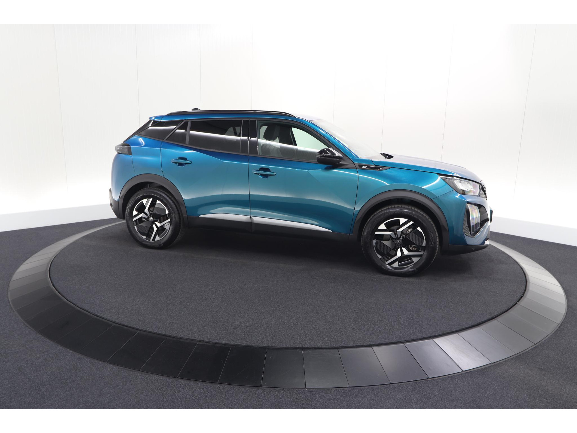 Peugeot e-2008 EV Allure Avantage 54 kWh | SOH 97,8% | 11 KW Lader | Apple Carplay | Parkeersensoren