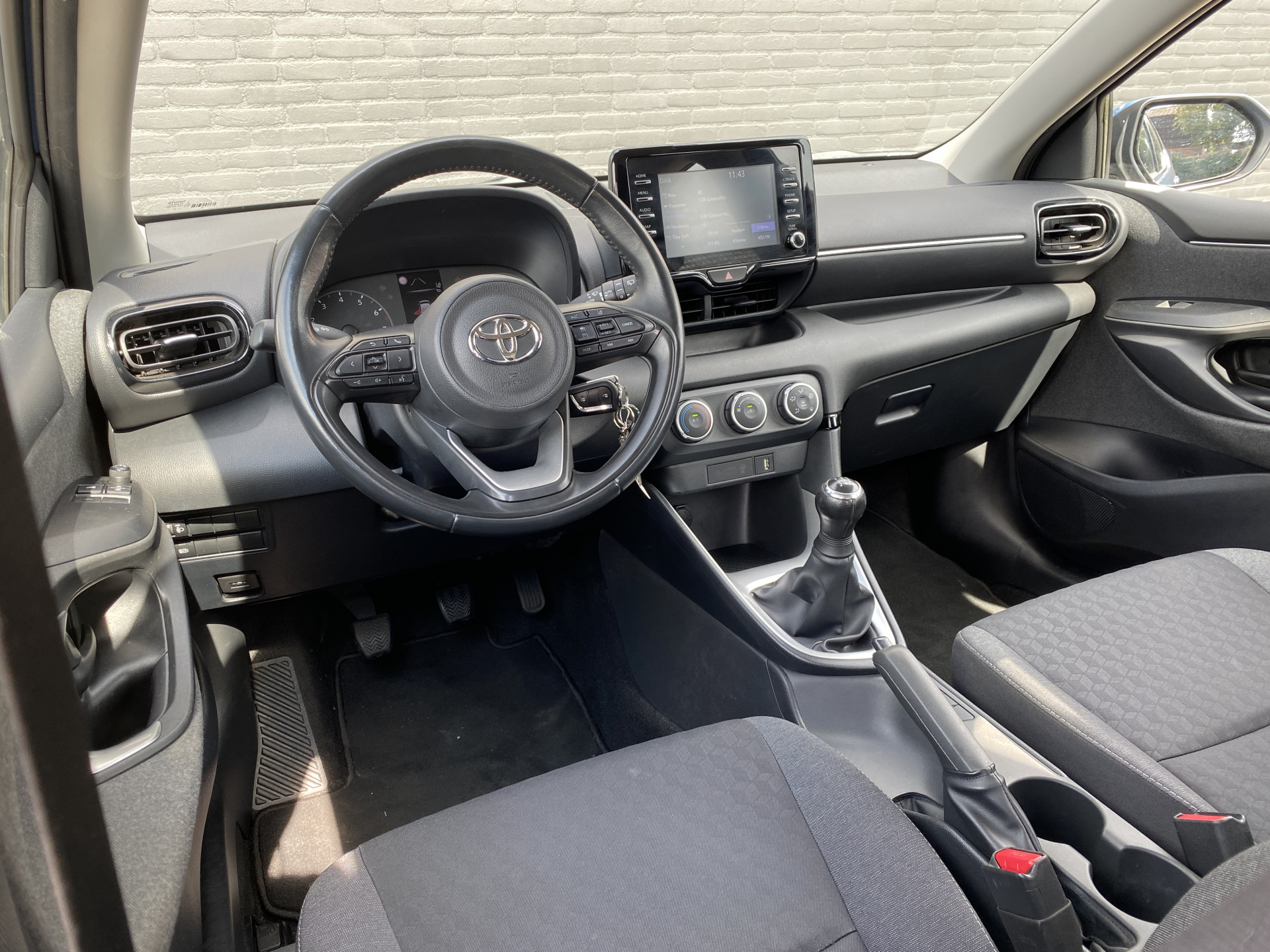 Toyota Yaris 1.0 VVT-i Active | 1e eigenaar | apple carplay/android auto | trekhaak | camera | adaptieve cruise | BTW