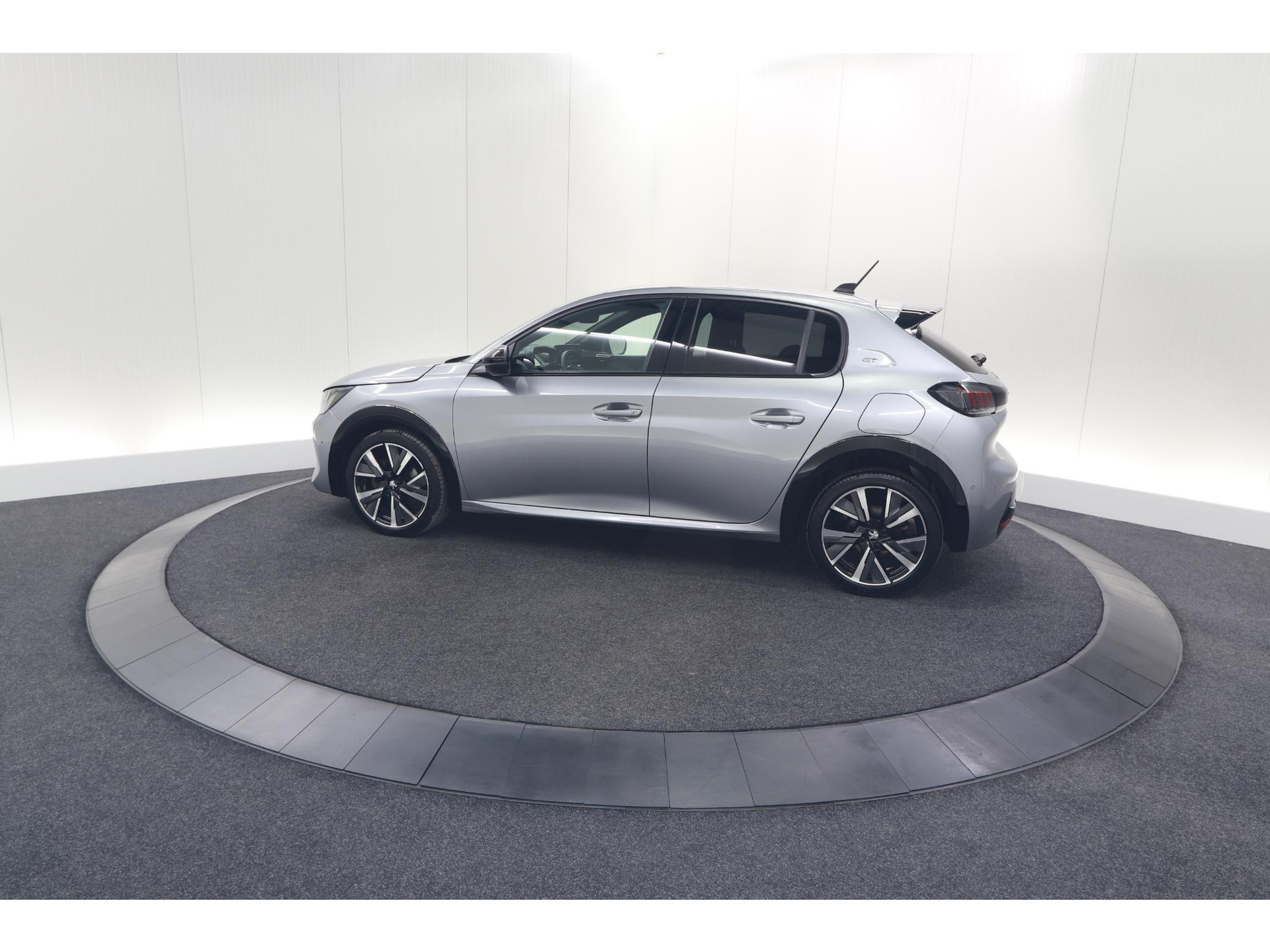 Peugeot 208 PureTech 131 EAT8 GT | Camera | Dodehoekdetectie | Navigatie | Carplay