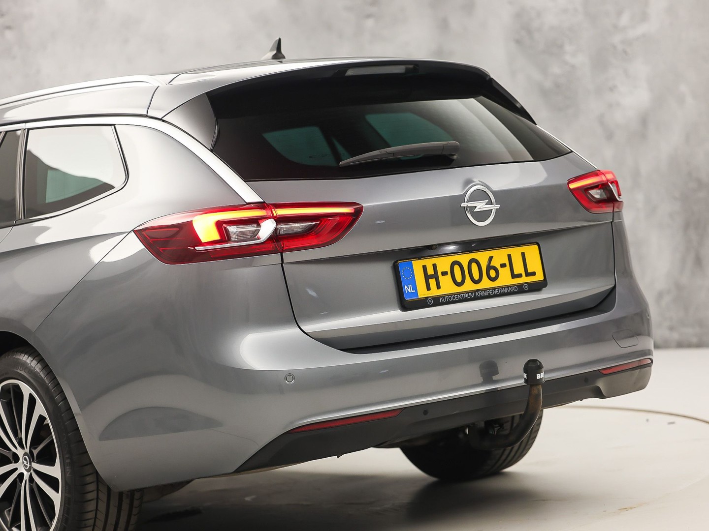 Opel Insignia 1.5 Turbo Business Executive 165Pk Automaat (APPLE CARPLAY, GROOT NAVI, CLIMATE, CAMERA, STUUR/STOELVERWARMING, ADAPTIVE CRUISE, SPORTSTOELEN, GETINT GLAS, TREKHAAK, NIEUWSTAAT)
