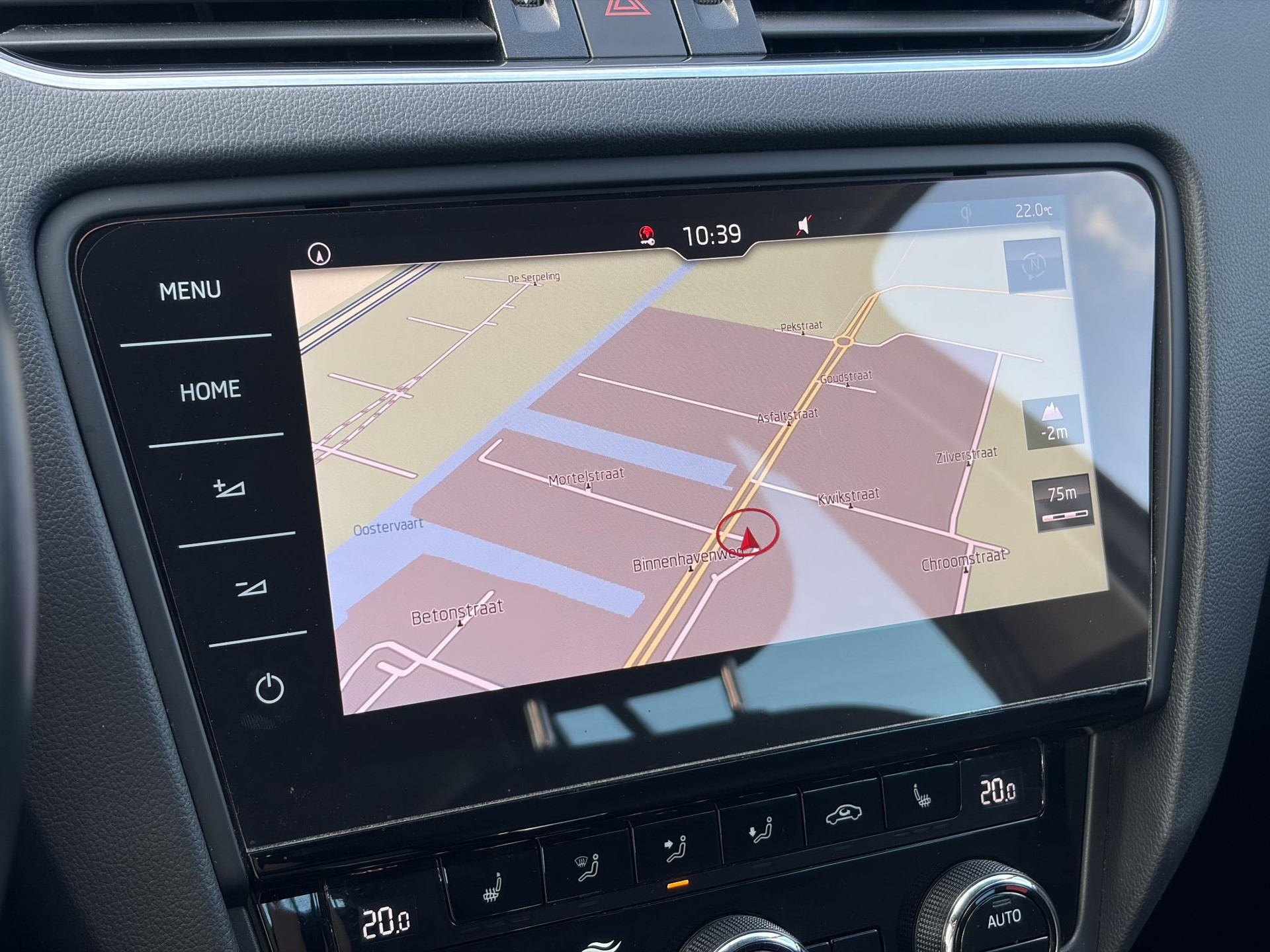 Skoda Octavia Combi 1.5 TSI Greentech Style Business 2e Eigenaar,Draadloze telefoonlader,Carplay,Camera,Navi,Trekhaak,150pk,Pdc V+A,Keyless,Clima,Cruise,Elekt.Stoel,Recent beurt gehad,N.A.P,Apk tot 07-2027