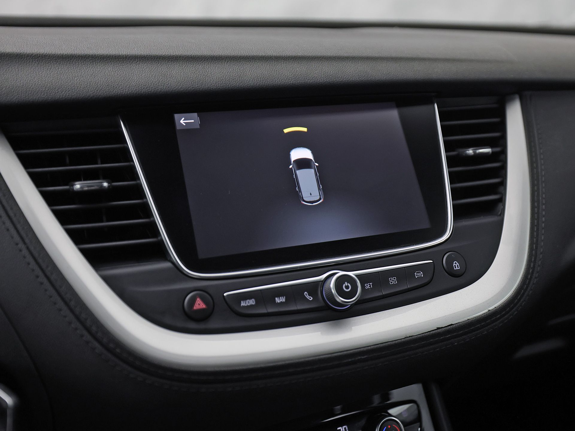 Opel Grandland X 1.2 Turbo Sport Automaat (APPLE CARPLAY, GROOT NAVI, CLIMATE, STUUR/STOELVERWARMING, SPORTSTOELEN, PARKEERSENSOREN, GETINT GLAS, CRUISE, NIEUWSTAAT)