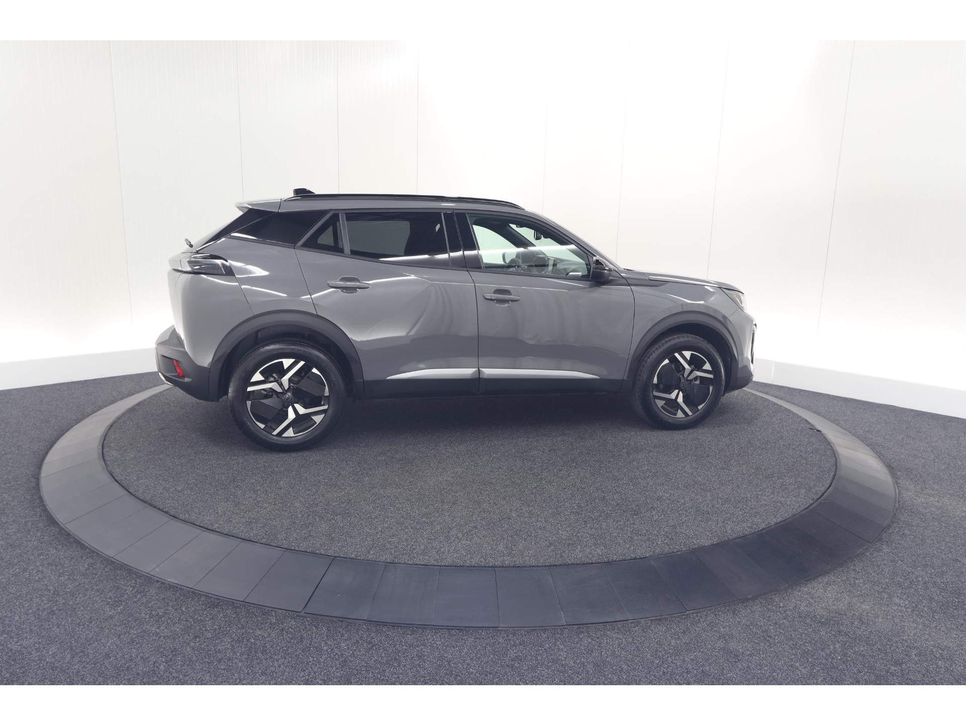 Peugeot 2008 PureTech 130 EAT8 Allure | 100% Benzine | Parkeersensoren Voor + Achter | Apple CarPlay | Climate Control