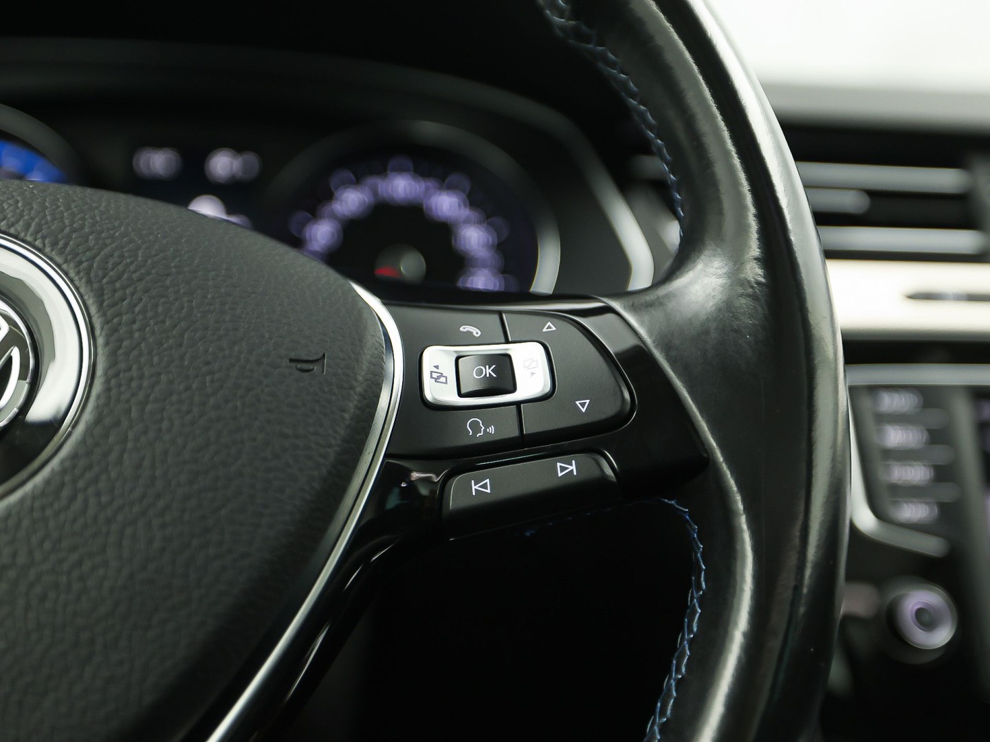 Volkswagen Passat Variant 1.4 TSI GTE HighLine Sport Automaat (PANORAMADAK, APPLE CARPLAY, SOH 77,9%, GROOT NAVI, CAMERA, TREKHAAK, KEYLESS, SPORTSTOELEN, STOELVERWARMING, GETINT GLAS, NIEUWSTAAT)