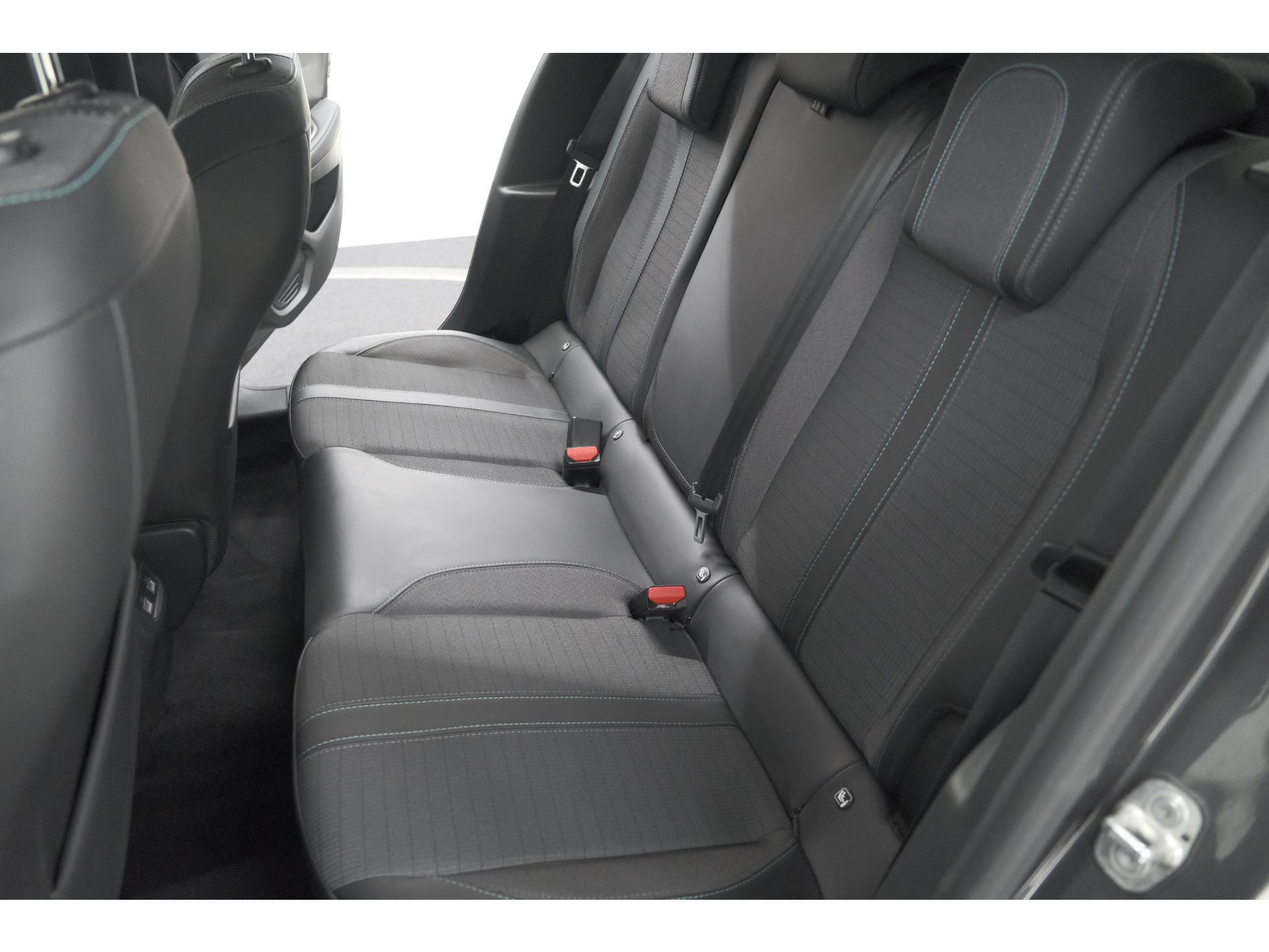 Peugeot 208 PureTech 100 Allure Pack | Parkeersensoren | Apple Carplay | Stoelverwarming