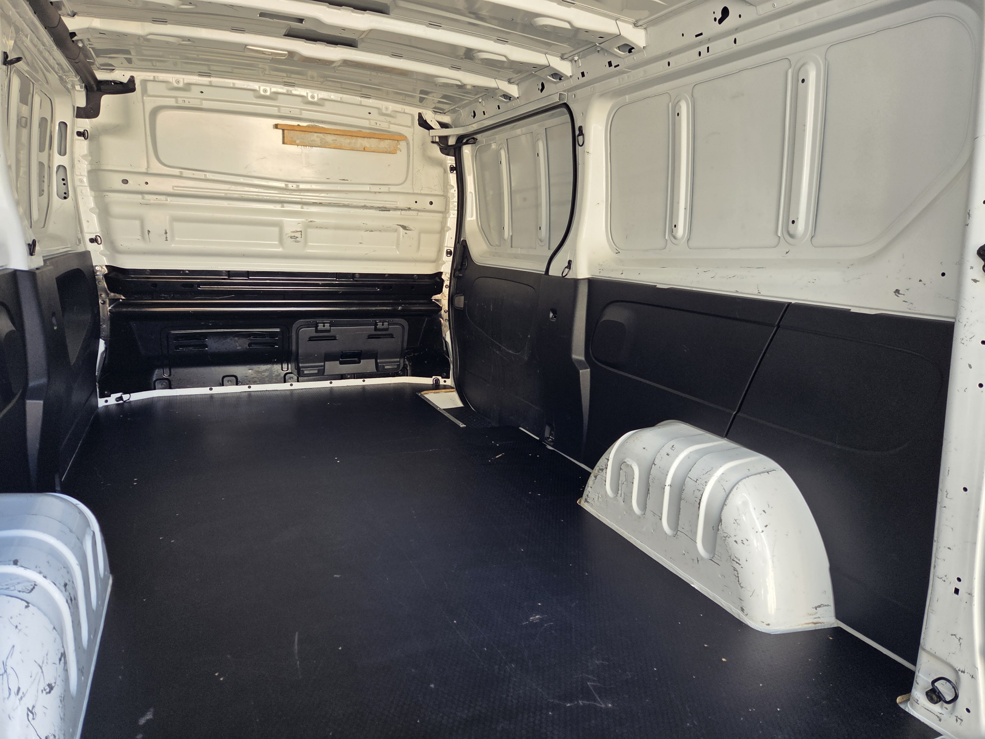 Renault Trafic 2.0 dCi 120Pk /88kw  L2 Airco  Parkeersensor Trekhaak Business