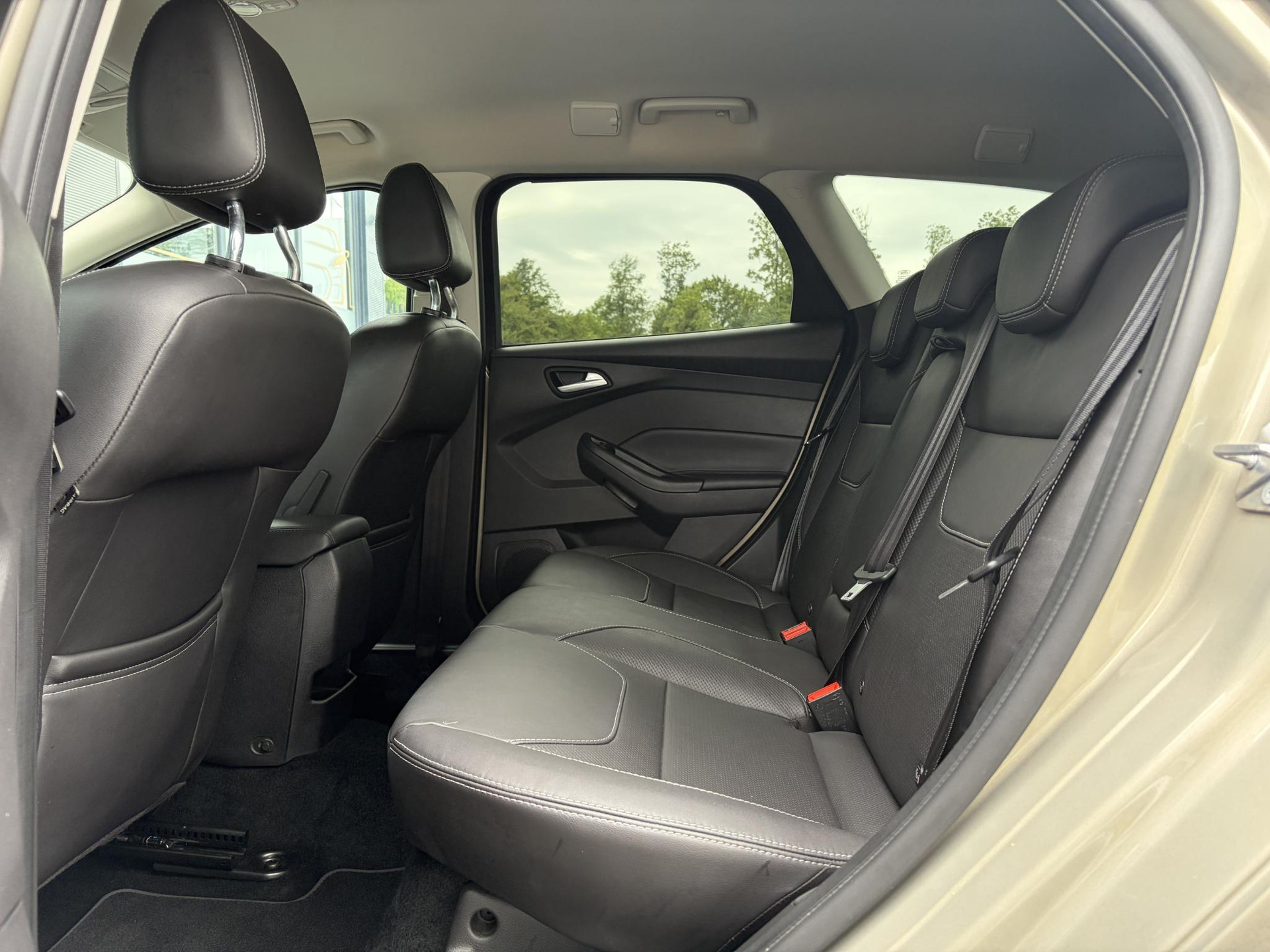 Ford Focus Wagon 1.5 Titanium Edition 1e Eigenaar,150pk,Navi,Camera,6 Bak,Stoelverw,Stuurverw,Leder,Lm velgen,Pdc V+A,Elekt.stoelen,Recent beurt gehad,Apk tot 03-2027