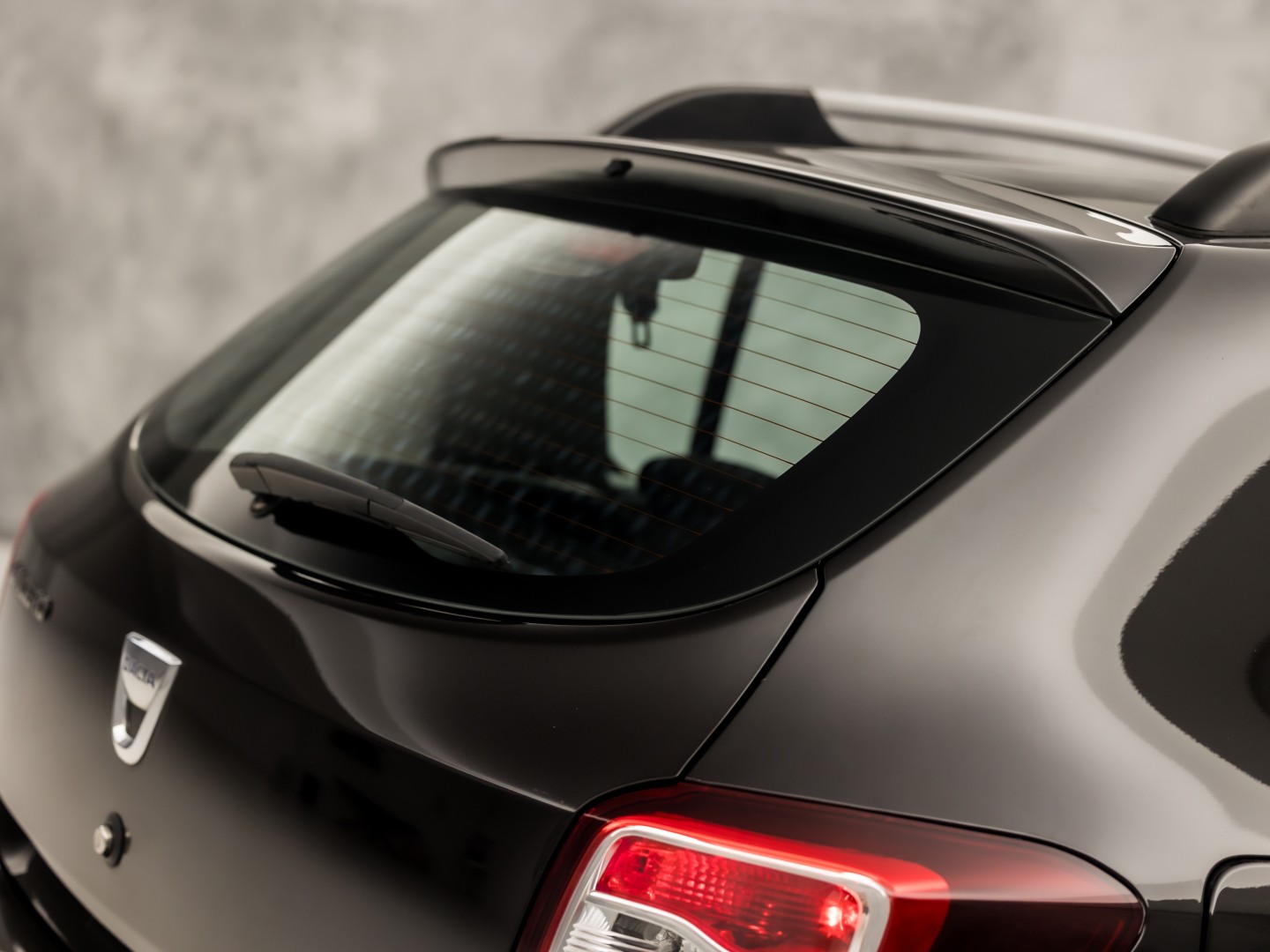 Dacia Sandero 0.9 TCe Stepway Lauréate (NAVIGATIE, AIRCO, LM VELGEN, SPORTSTOELEN, PARKEERSENSOREN, NIEUWSTAAT)