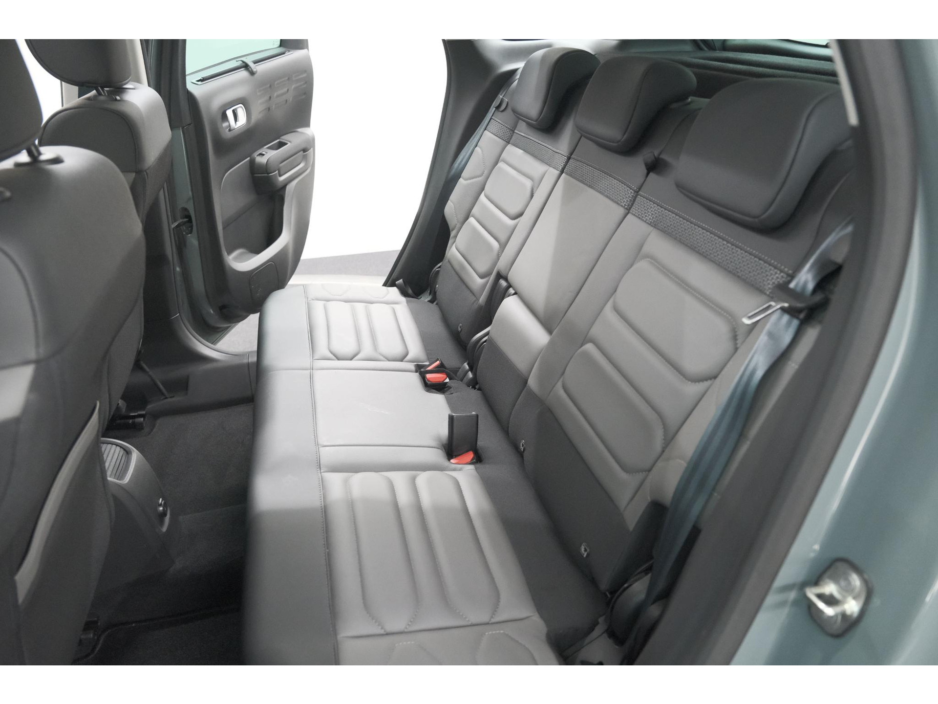 Citroen C3 Aircross PureTech 130 EAT6 Shine | Schuif-/Kanteldak | Camera | Dodehoekdetectie | Head-Up Display