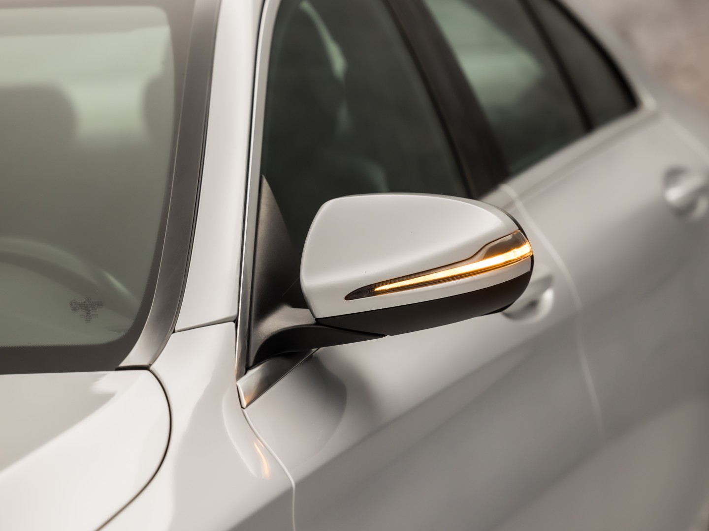 Mercedes-Benz C-Klasse 180 Sport 156Pk Automaat (NAVIGATIE, LEDER, SFEERVERLICHTING, GETINT GLAS, STOELVERWARMING, SPORTSTOELEN, CRUISE, NIEUWE APK, NIEUWSTAAT)