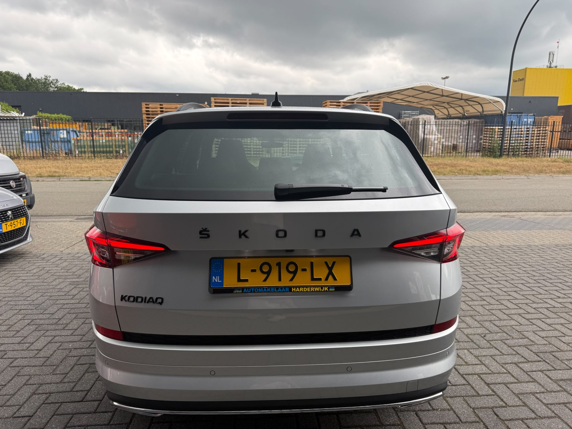 ŠKODA Kodiaq 1.5 TSI Sportline Business | 1E EIGENAAR | 3/6/12 MND GARANTIE | AUTOMAAT | PANO | LED | DAB | MEMORY | CARPLAY | DIGITAAL COCKPIT | TREKHAAK |