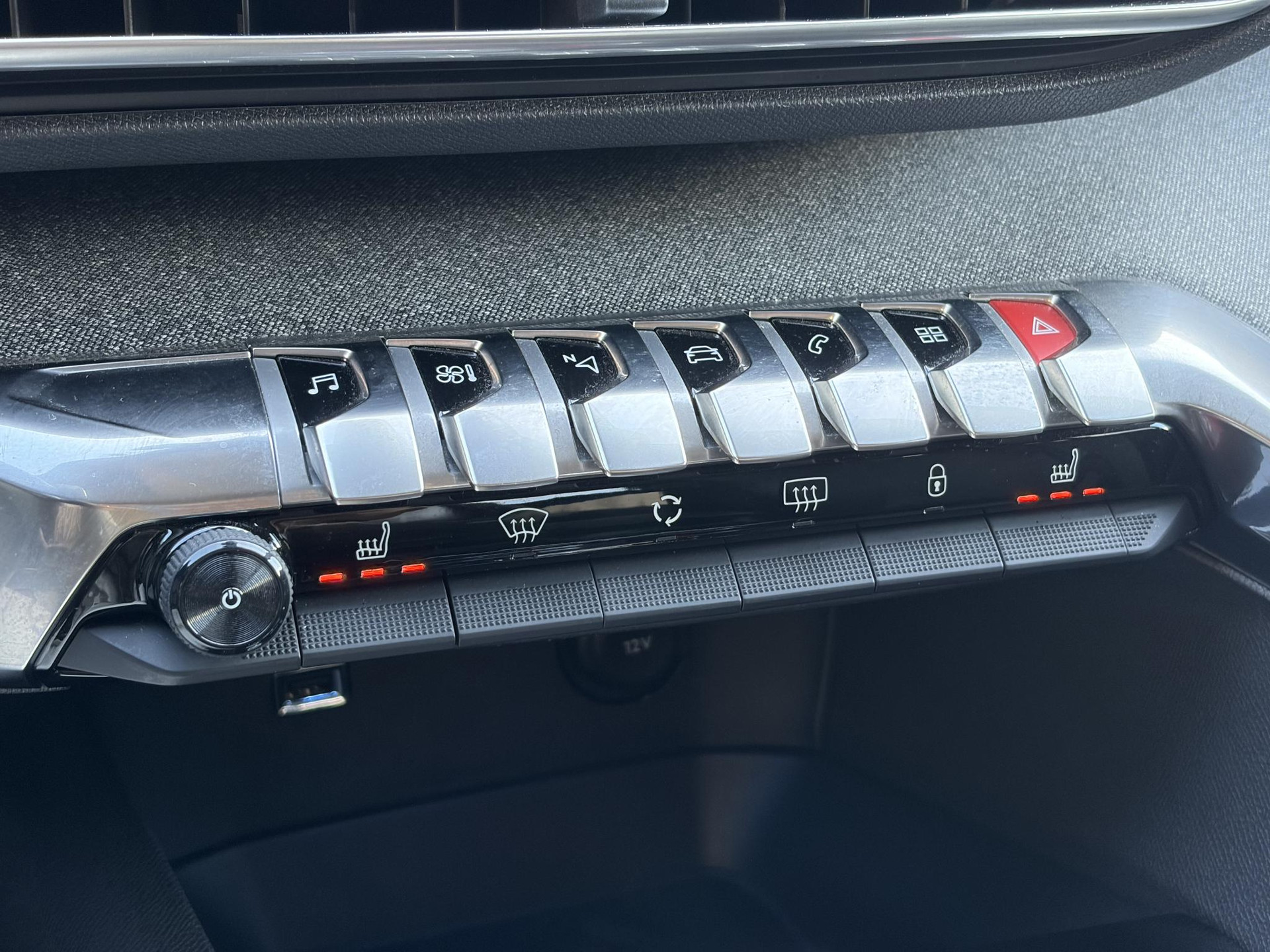 Peugeot 3008 1.2 PureTech Allure ✓1e Eigenaar✓D-riem vv 2024✓360° Camera✓Navi✓Trekhaak✓Carplay✓131pk✓Dealer Onderhouden✓Keyless✓Memory stoelen✓Halfleder✓Pdc V+A✓Stoelverw✓Dodehoeksensor✓17''Lm velgen✓N.A.P✓Apk tot 03-2027