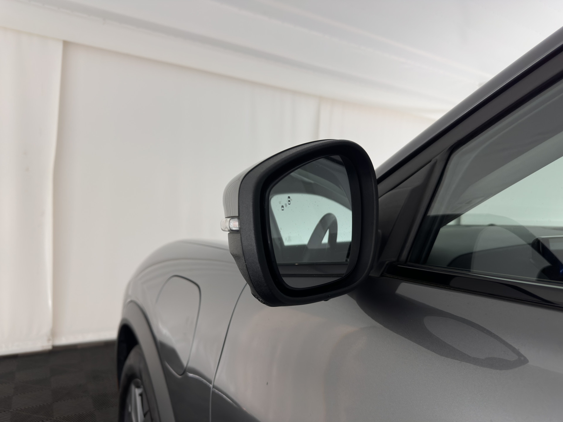 Ford Mustang Mach-E RWD 75 kWh (3-Fase) {SOH-93%} (INCL-BTW) Aut. *LEATHER | FULL-LED | DAB+ | DIGI-COCKPIT | KEYLESS | NAVI-FULLMAP | TOPVIEW | LANE-ASSIST | BLINDSPOT | CARPLAY | HEATED-COMFORTSEATS | PRIVACY-GLASS |TOWBAR | 18"ALU*