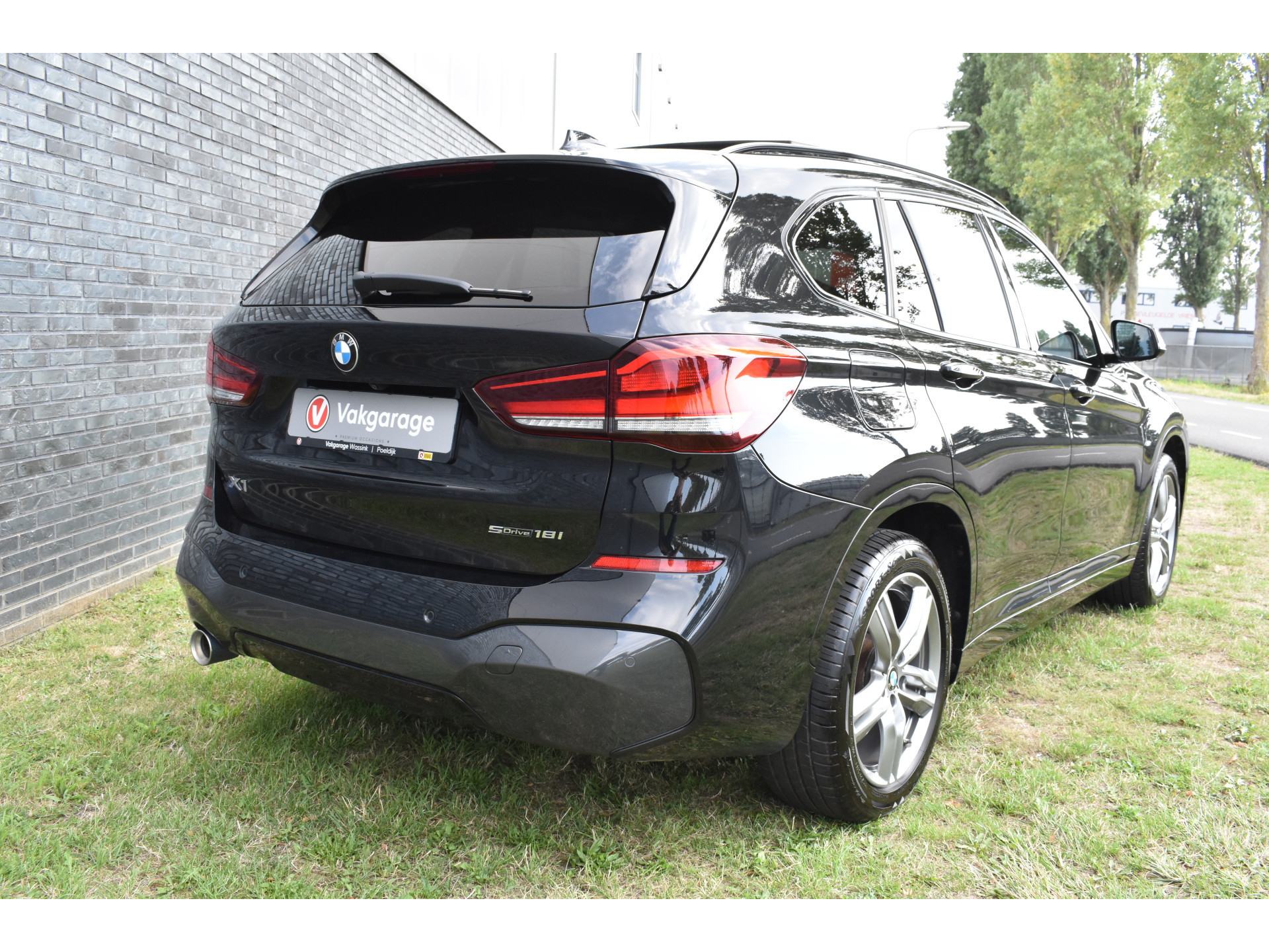 BMW X1 sDrive18i M-Pakket Carplay/Navi Panoradak Automaat Led Stoelverwarming