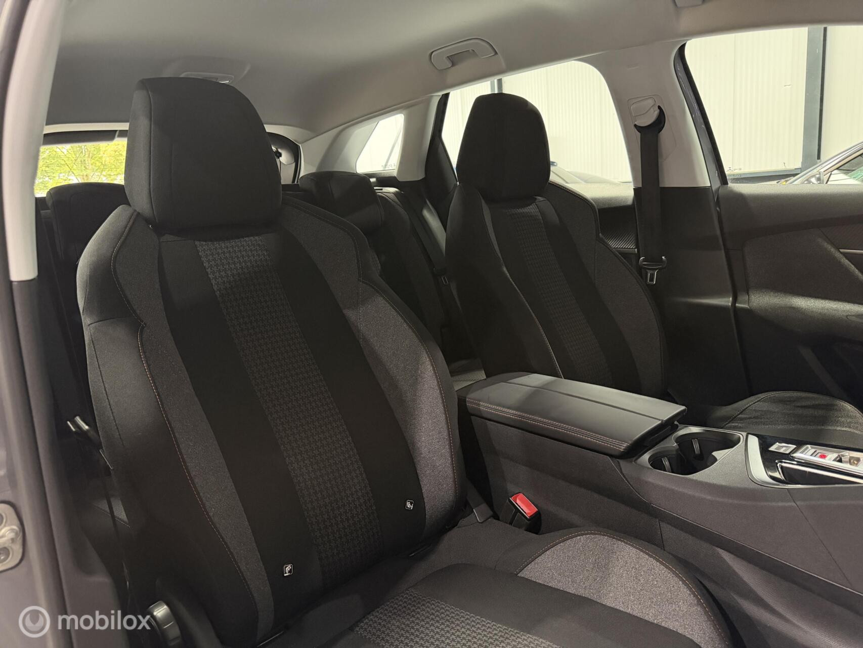Peugeot 3008 1.2 PureTech Active|Automaat|CarPlay|Camera|Trekhaak|NAP