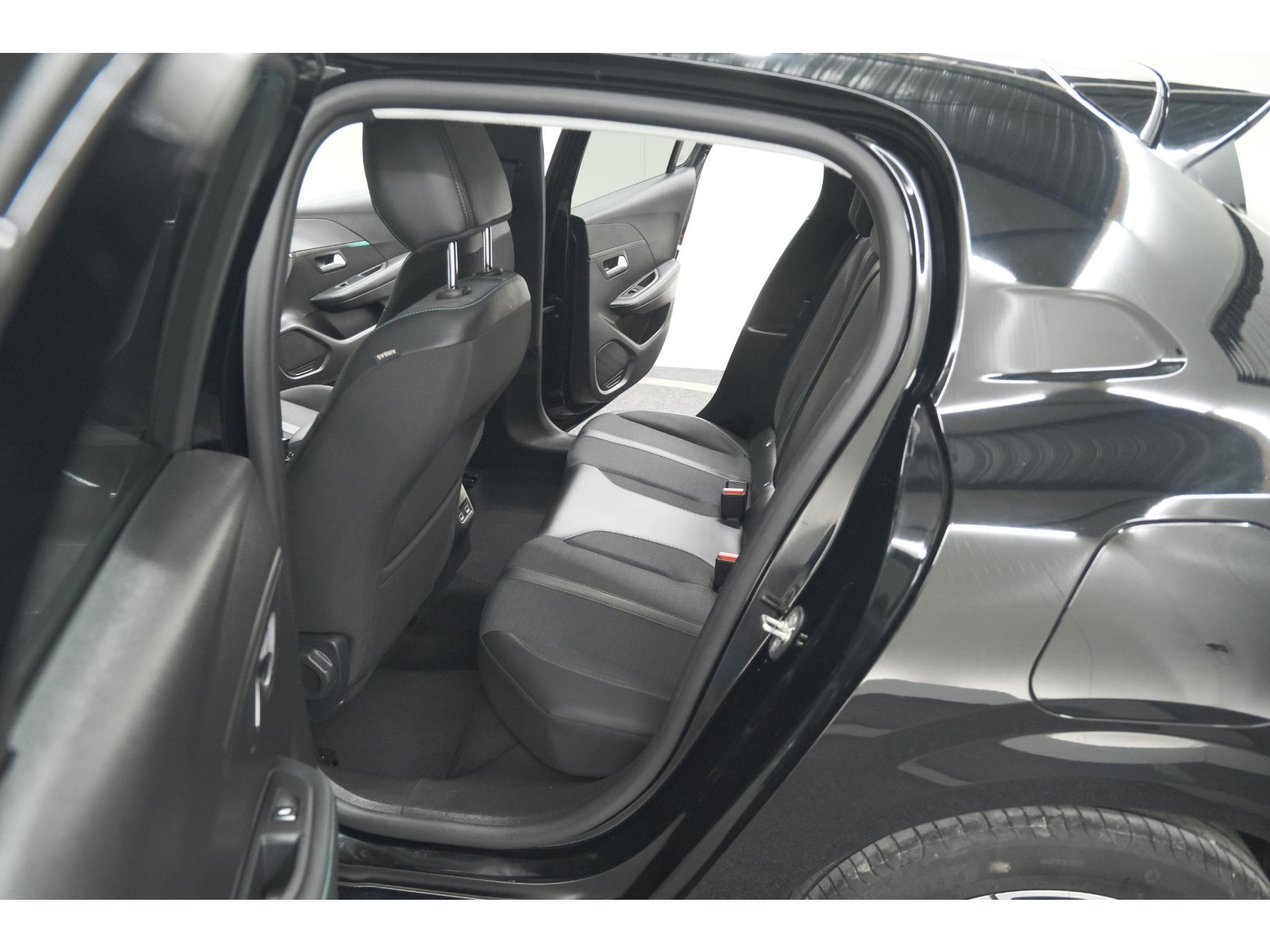 Peugeot 208 PureTech 100 Allure Pack | Camera | Apple Carplay | Stoelverwarming | Parkeersensoren