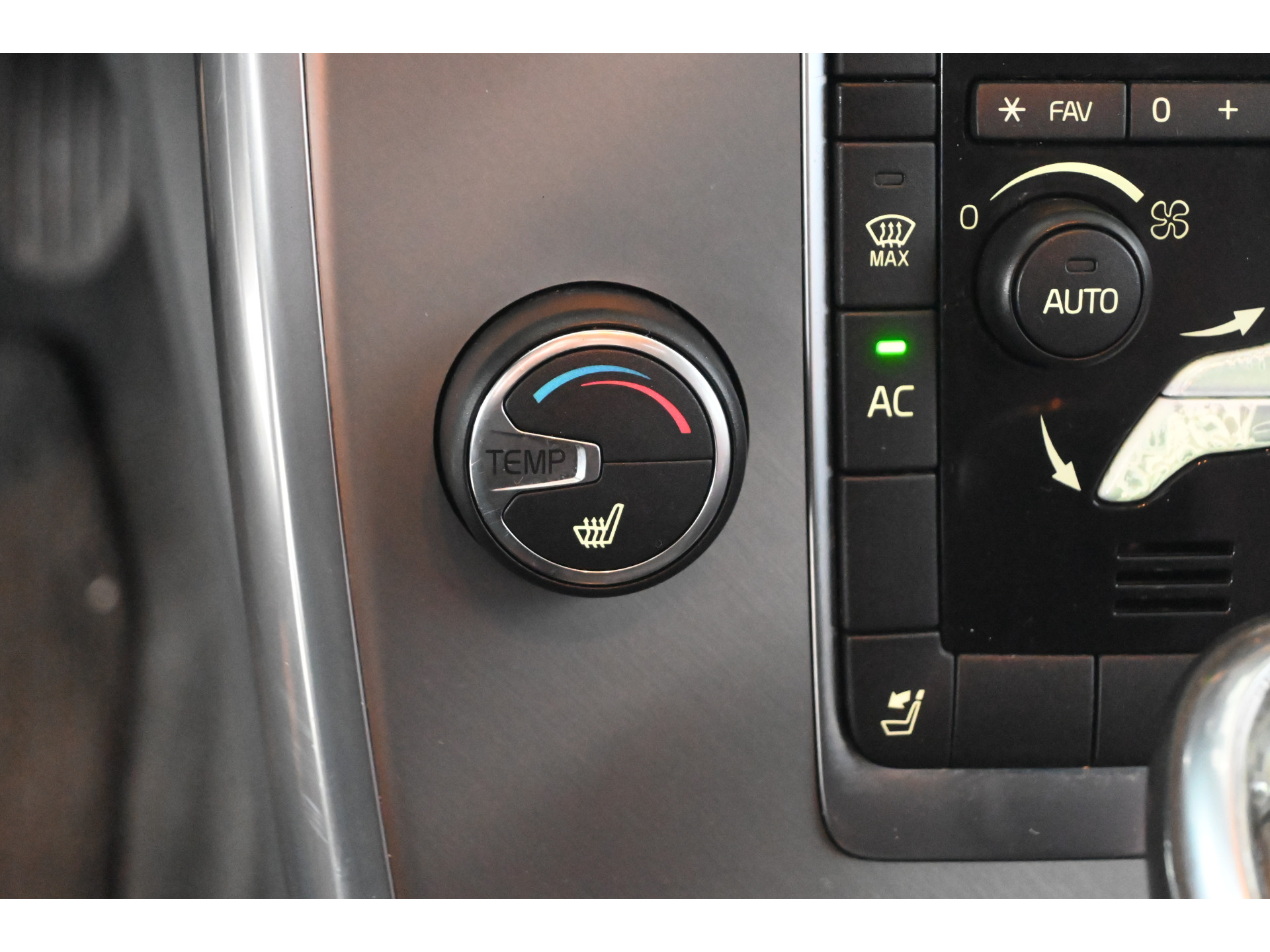 Volvo V70 1.6 T4 Limited Edition Automaat Clima Navigatie Schuif/Kanteldak Goed Onderhouden! Inruil Mogelijk!