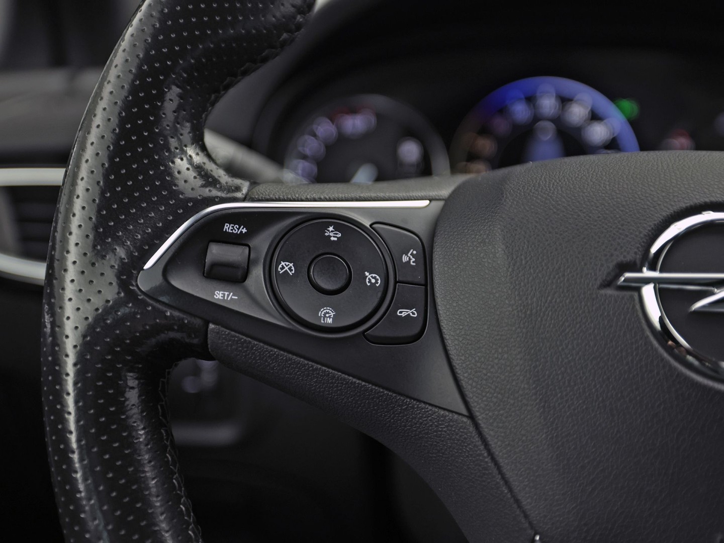 Opel Astra Sports Tourer 1.4 Ultimate 145Pk Automaat (VIRTUAL COCKPIT, APPLE CARPLAY, GROOT NAVI, LEDER/ALCANTARA, CAMERA, SPORTSTOELEN, GETINT GLAS, ZWART HEMEL, ADAPTIVE CRUISE, NIEUWSTAAT)