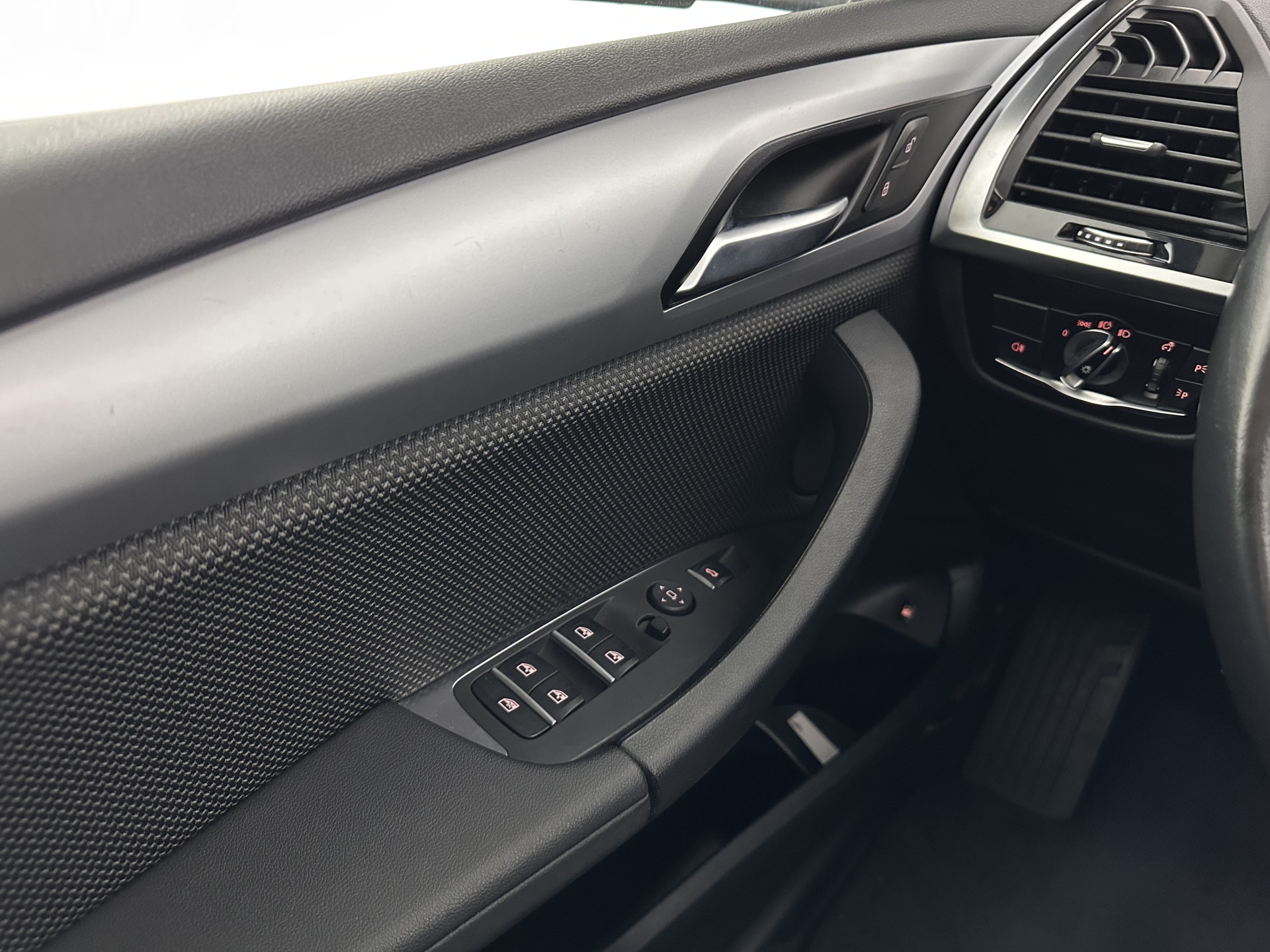 BMW X3 xDrive30e [Plug-In] (INCL-BTW) *PANO | FULL-LED | COMFORTSEATS | PRIVACYGLASS | ECC | PDC | CRUISE | TOWBAR | 18''ALU*