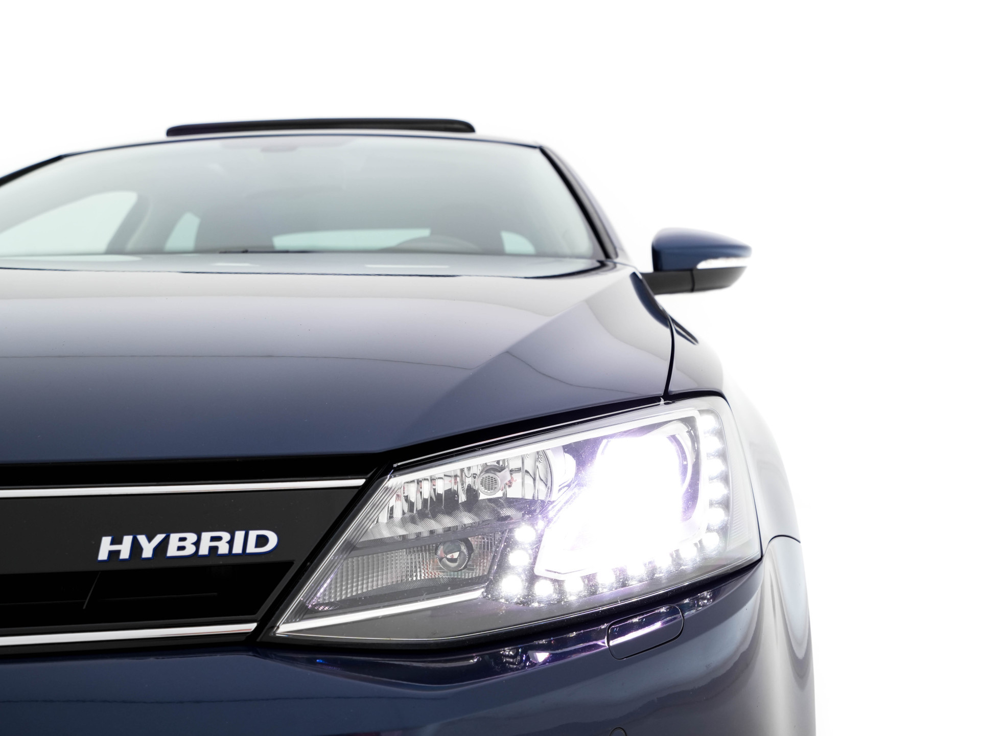 Volkswagen Jetta 1.4 TSI Hybrid Highline Executive-Pack Aut. *PANO | BI-XENON | NAVI-FULLMAP | CAMERA | HEATED-COMFORTSEATS | ECC | PDC | PRIVACY-GLASS | CRUISE | RADIO-CD | SHIFT-PADDLES | 17''ALU*