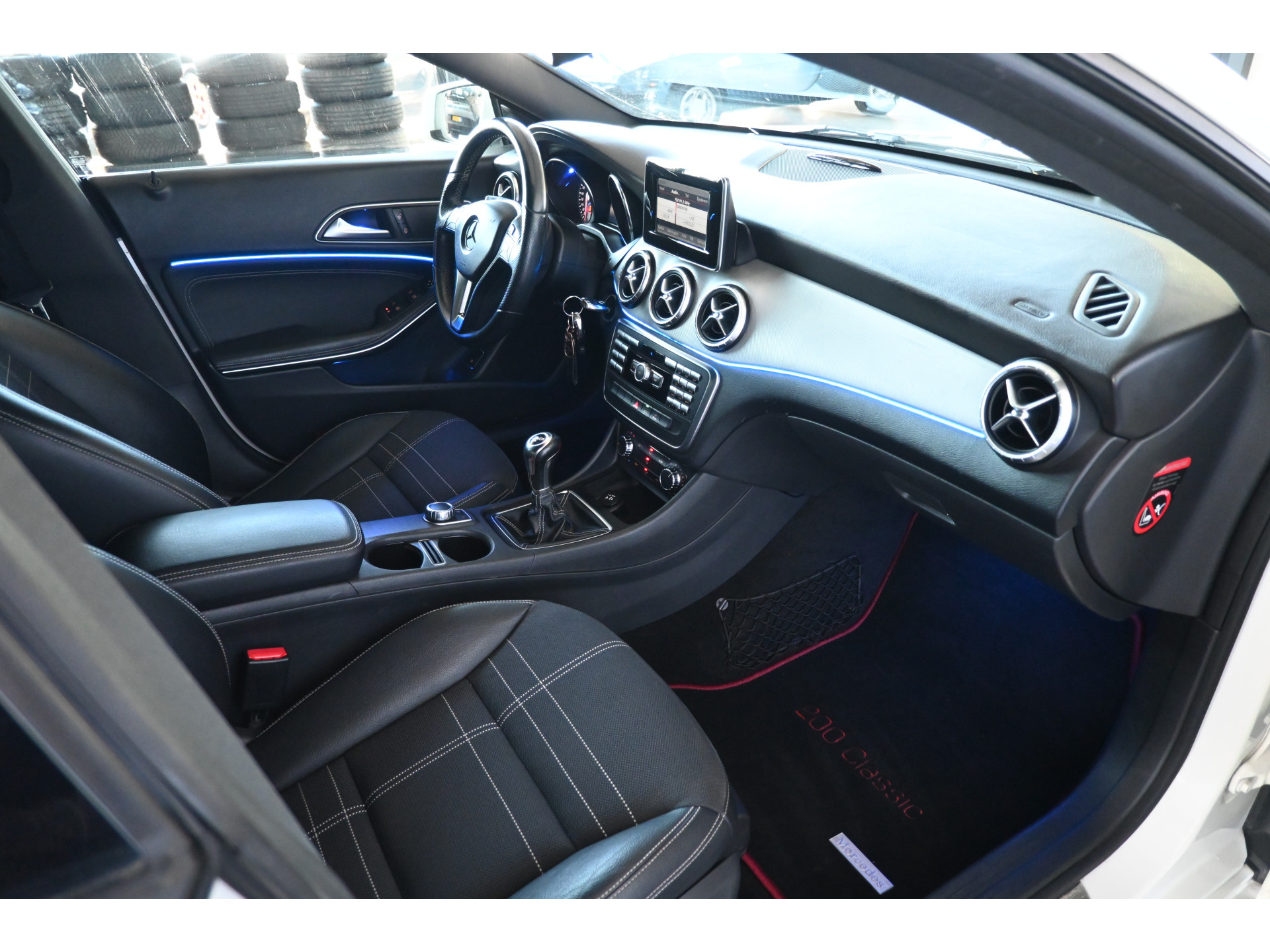 Mercedes-Benz CLA-klasse 200 Ambition Bi-Xenon Cruise Airco PDC Navigatie Inruil Mogelijk!