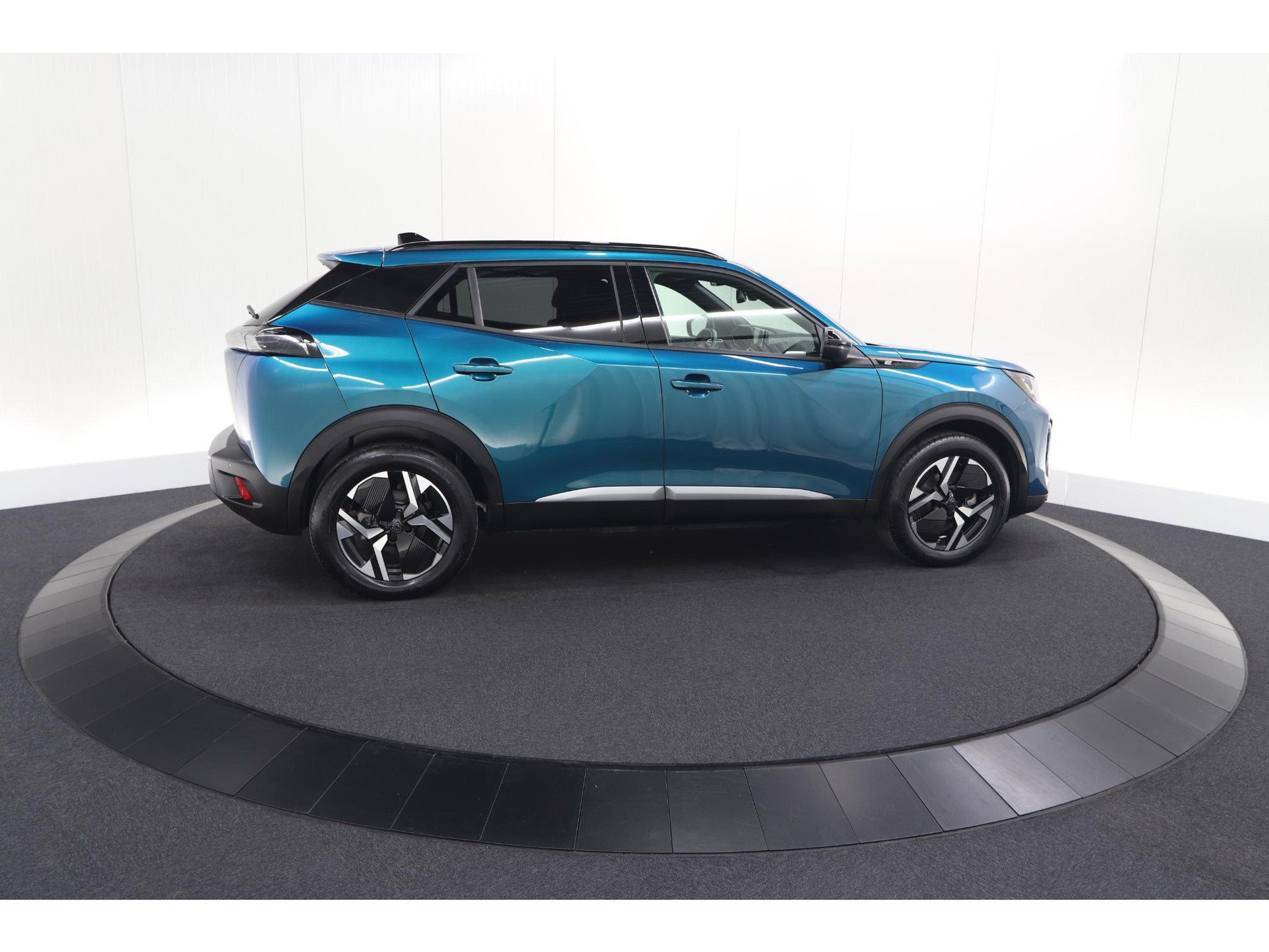 Peugeot e-2008 EV Allure Avantage 54 kWh | SOH 97,7% | 11 KW Lader | Apple Carplay | Parkeersensoren