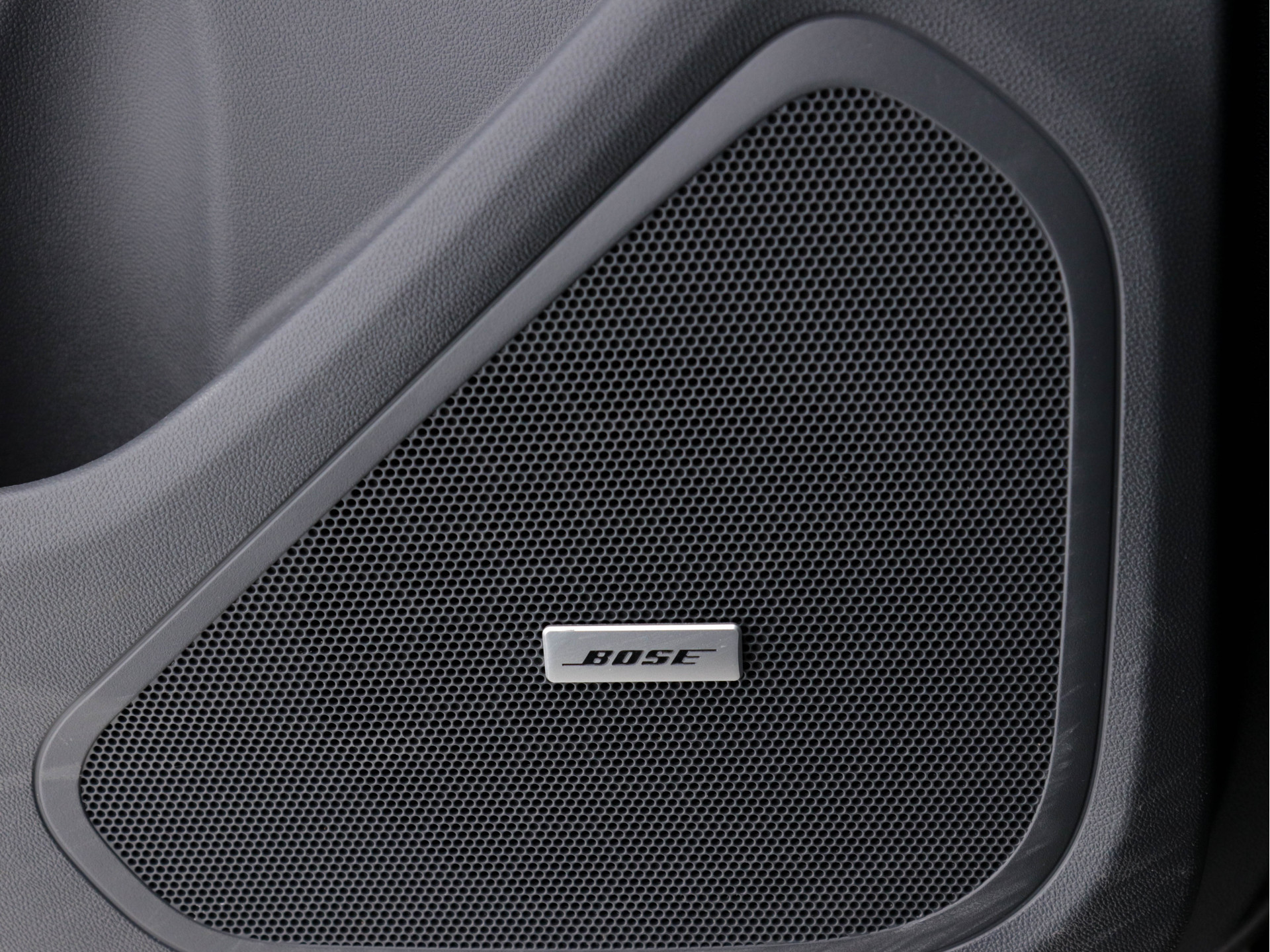 Opel Ampera-e Business Executive 60 kWh (INCL-BTW)  Aut. *LEATHER | BOSE-AUDIO | DIGI-COCKPIT | KEYLESS | CCS-FASTLOADER | FULL-LED | DAB | NAVI-FULLMAP | CRUISE | CARPLAY | LANE-ASSIST | HEATED-COMFORTSEATS | 17"ALU*