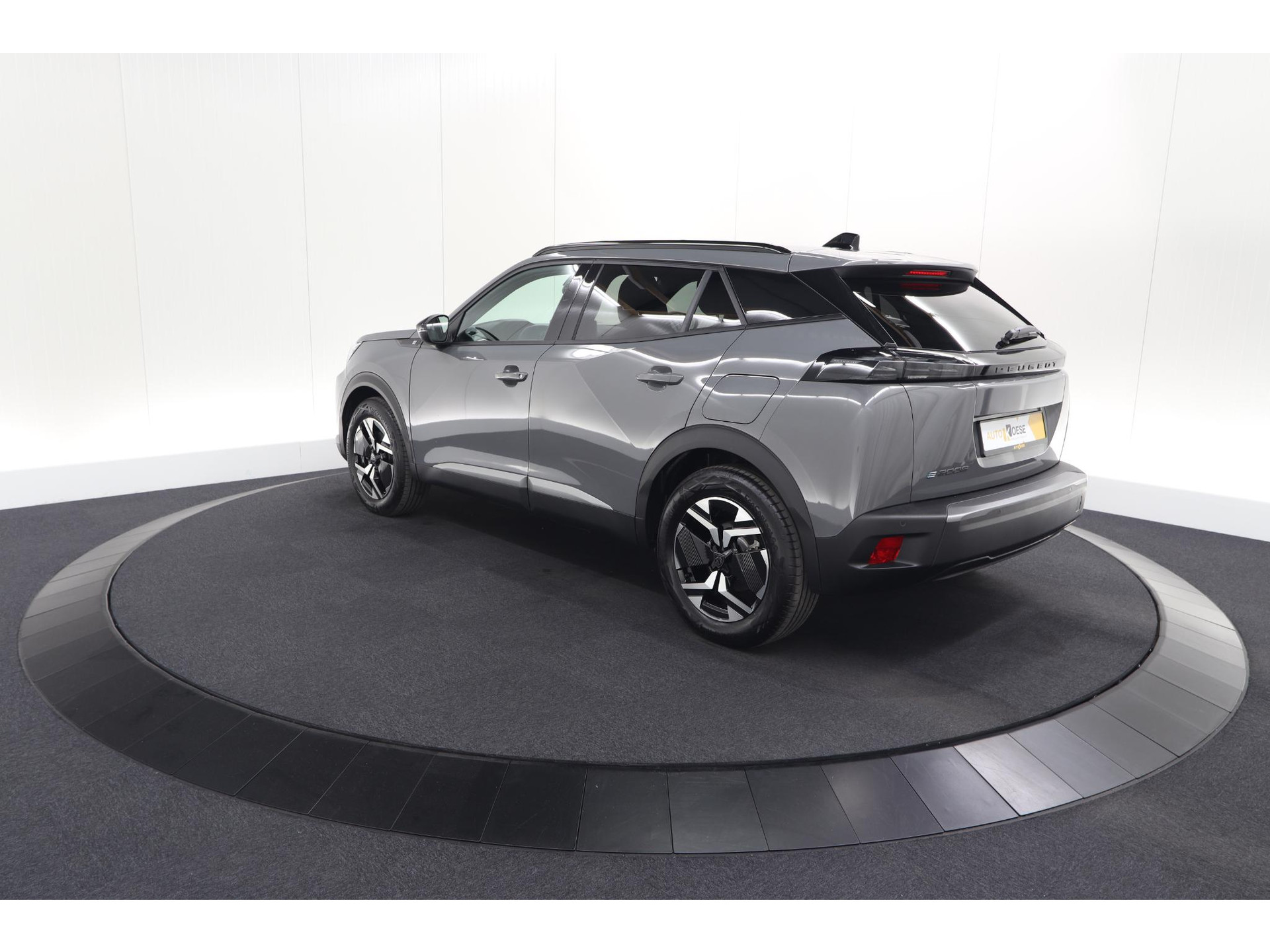 Peugeot e-2008 EV Allure 54 kWh | 11 KW Lader | Warmtepomp | Apple Carplay | Parkeersensoren