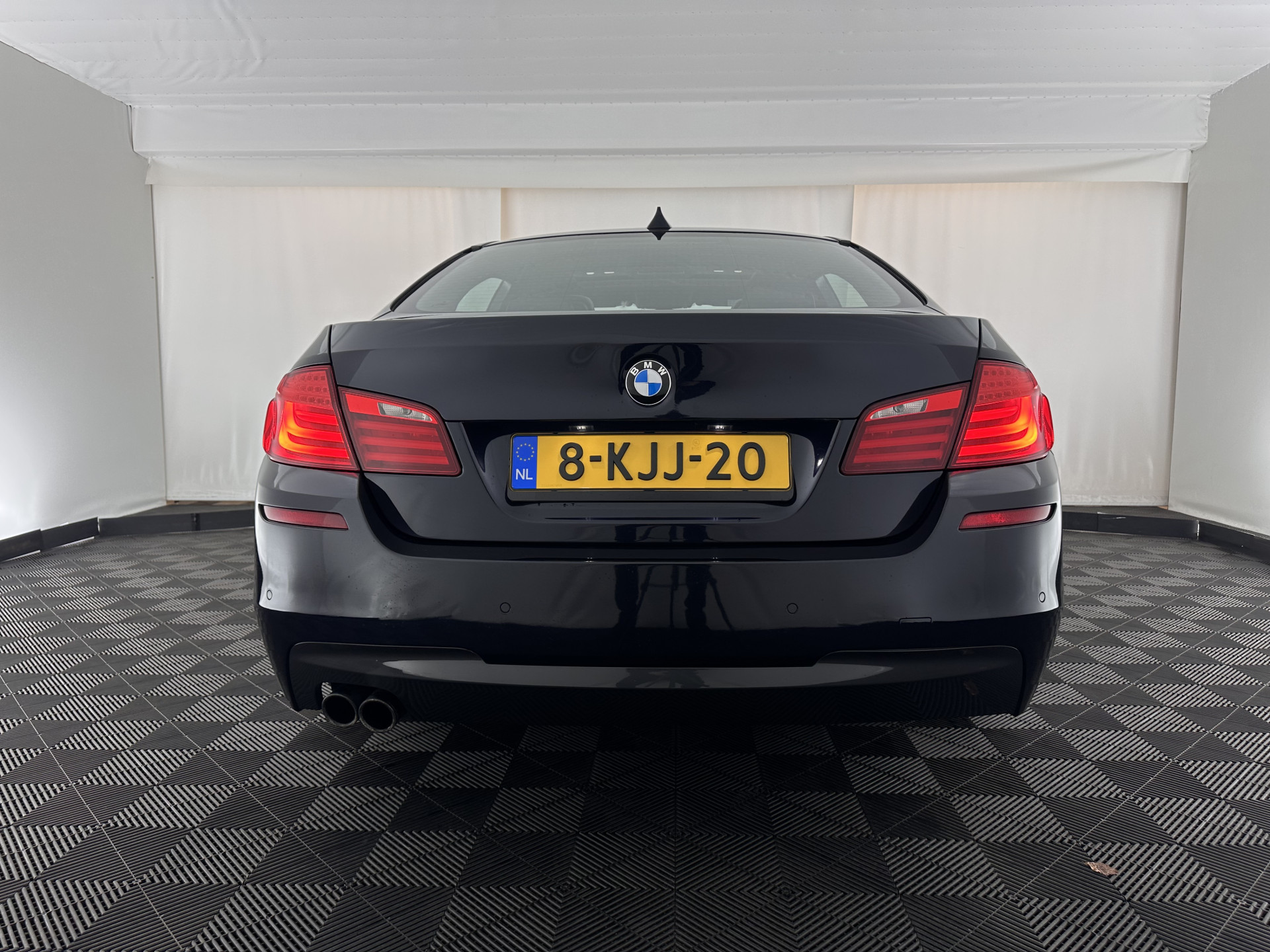 BMW 5-serie 520i M-Sportpack High Executive Aut. *PANO | LEATHER | XENON | HARMAN/KARDON | HEATED-SPORTSEATS | NAVI-FULLMAP | PRIVACY-GLASS | SHIFTPADDLES | ECC | PDC | CRUISE | 18''ALU*