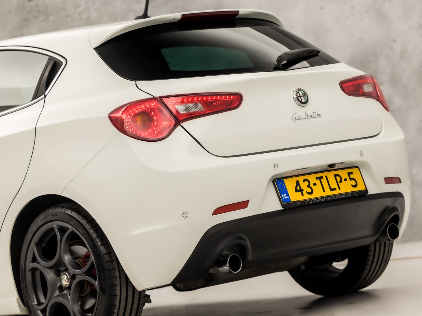Alfa Romeo Giulietta 1.7 TBi Quadrifoglio Verde Sport 235Pk (APPLE CARPLAY, CLIMATE, GETINT GLAS, SPORTSTOELEN, LEDER, CRUISE, NIEUWSTAAT)
