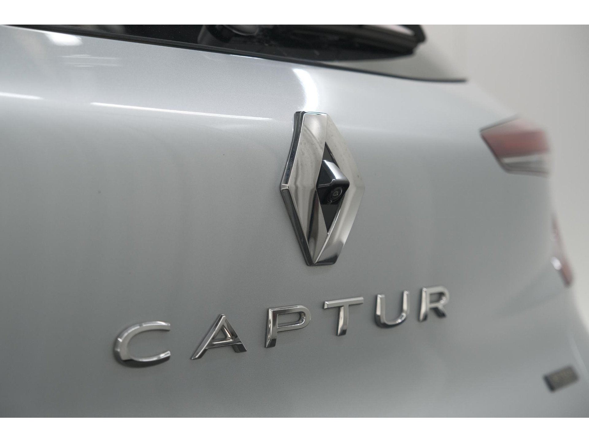 Renault Captur 1.6 E-Tech full hybrid 145 techno | Camera | Parkeersensoren | Climate control | Keyless