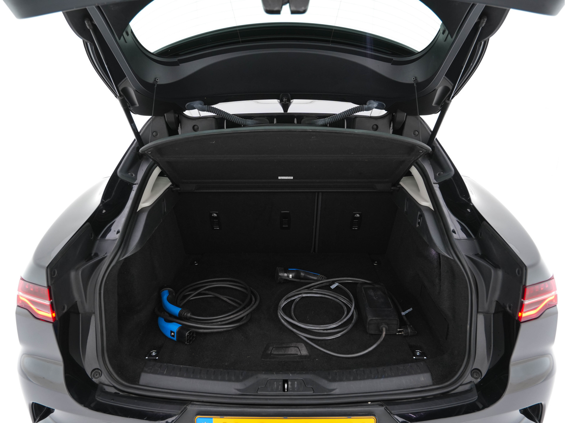 Jaguar I-PACE EV400 Business Edition S 90 kWh {SOH-89%} (INCL-BTW) *HEATPUMP | PANO | LEATHER | MERIDIAN-AUDIO | FULL-LED | HEATED/COOLED-COMFORTSEATS | DAB+ | CAMERA | DIGI-COCKPIT | NAVI-FULLMAP | ECC | KEYLESS | PDC | CCS-FASTLOADER | CRUISE |