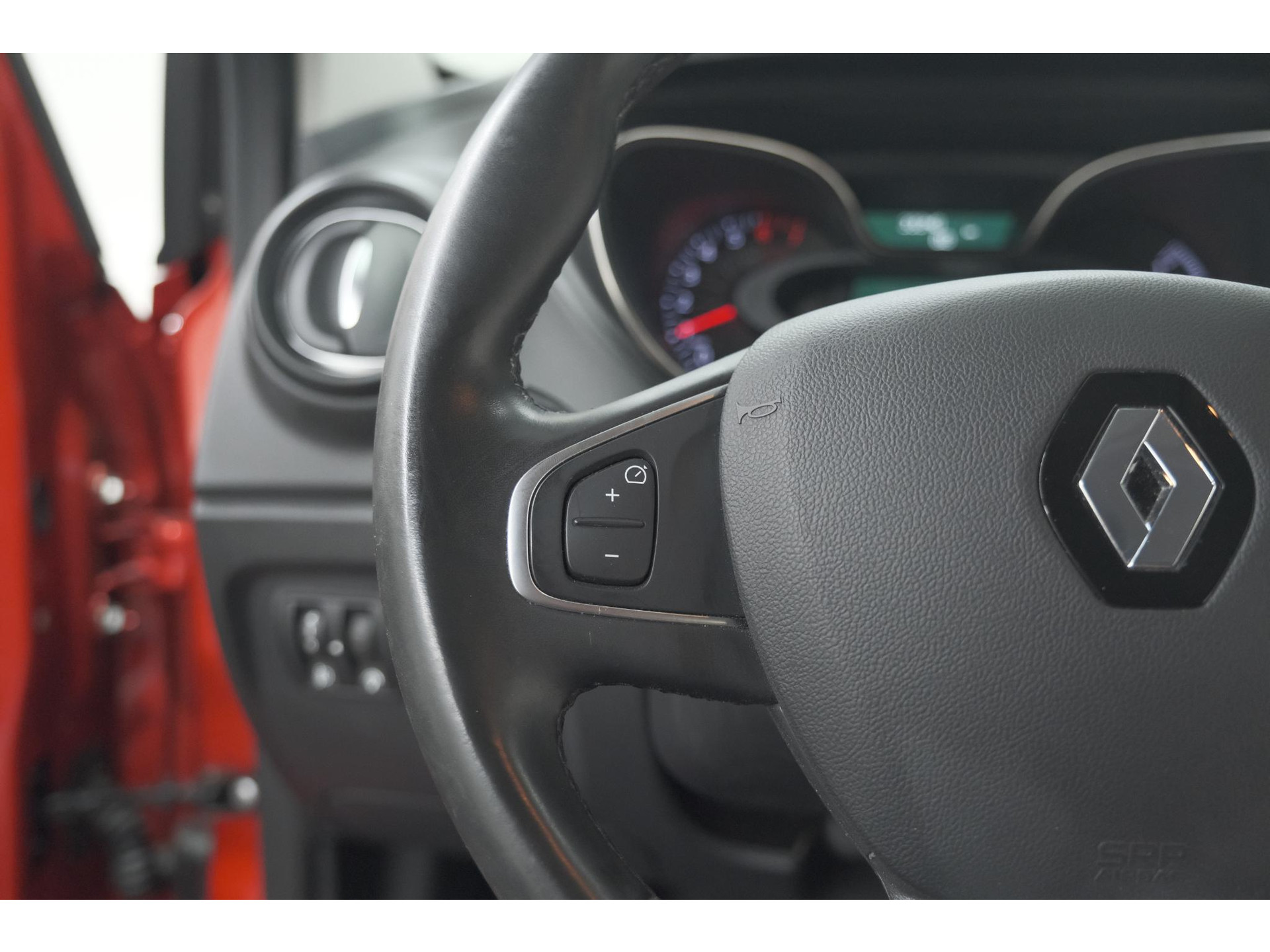 Renault Captur TCe 120 EDC Intens | Trekhaak | Camera | Navigatie | Parkeersensoren