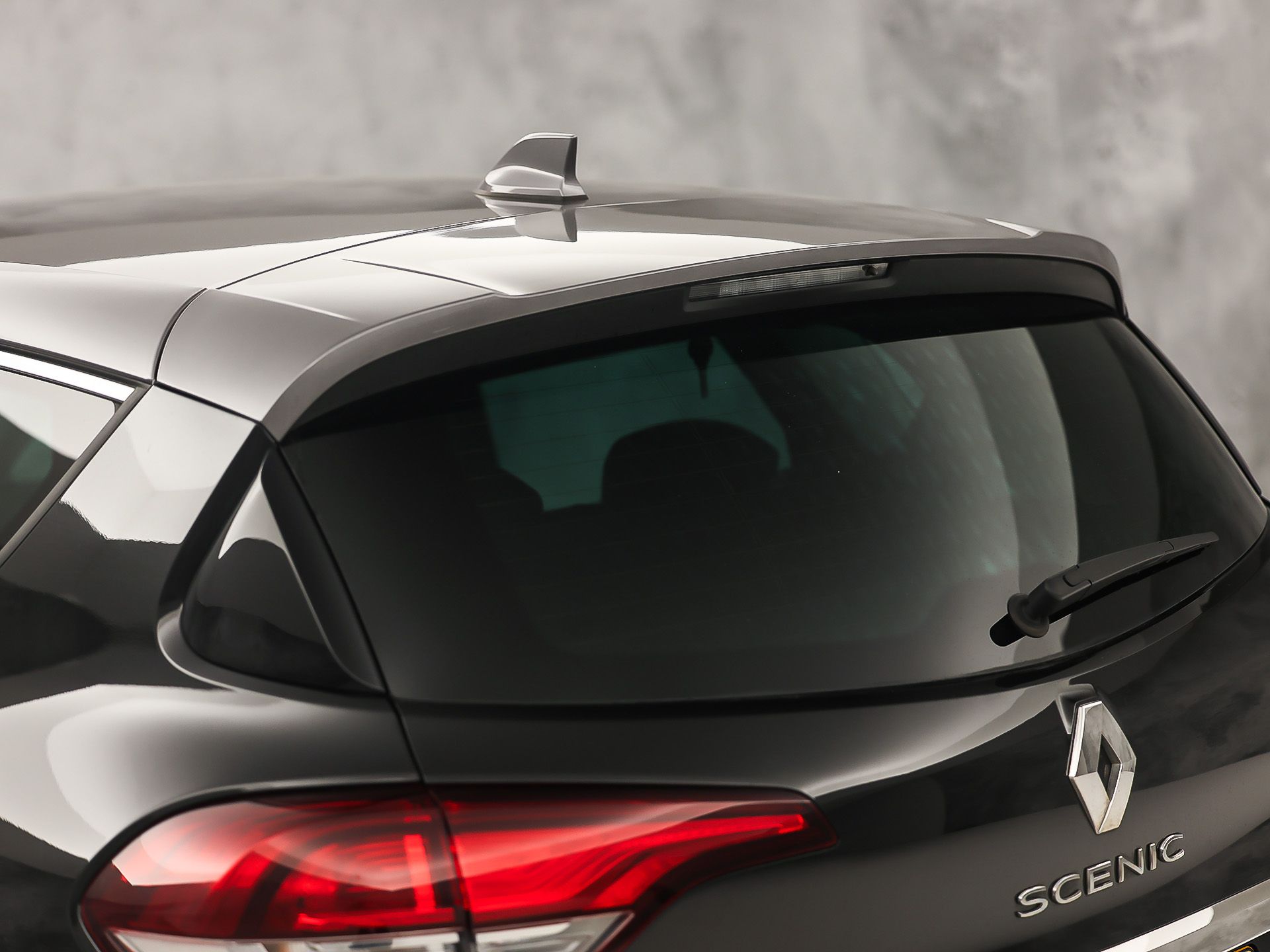 Renault Scénic 1.3 TCe Intens Sport (APPLE CARPLAY, NAVIGATIE, CAMERA, CLIMATE, LEDER, SPORTSTOELEN, GETINT GLAS, CRUISE, NIEUWSTAAT)