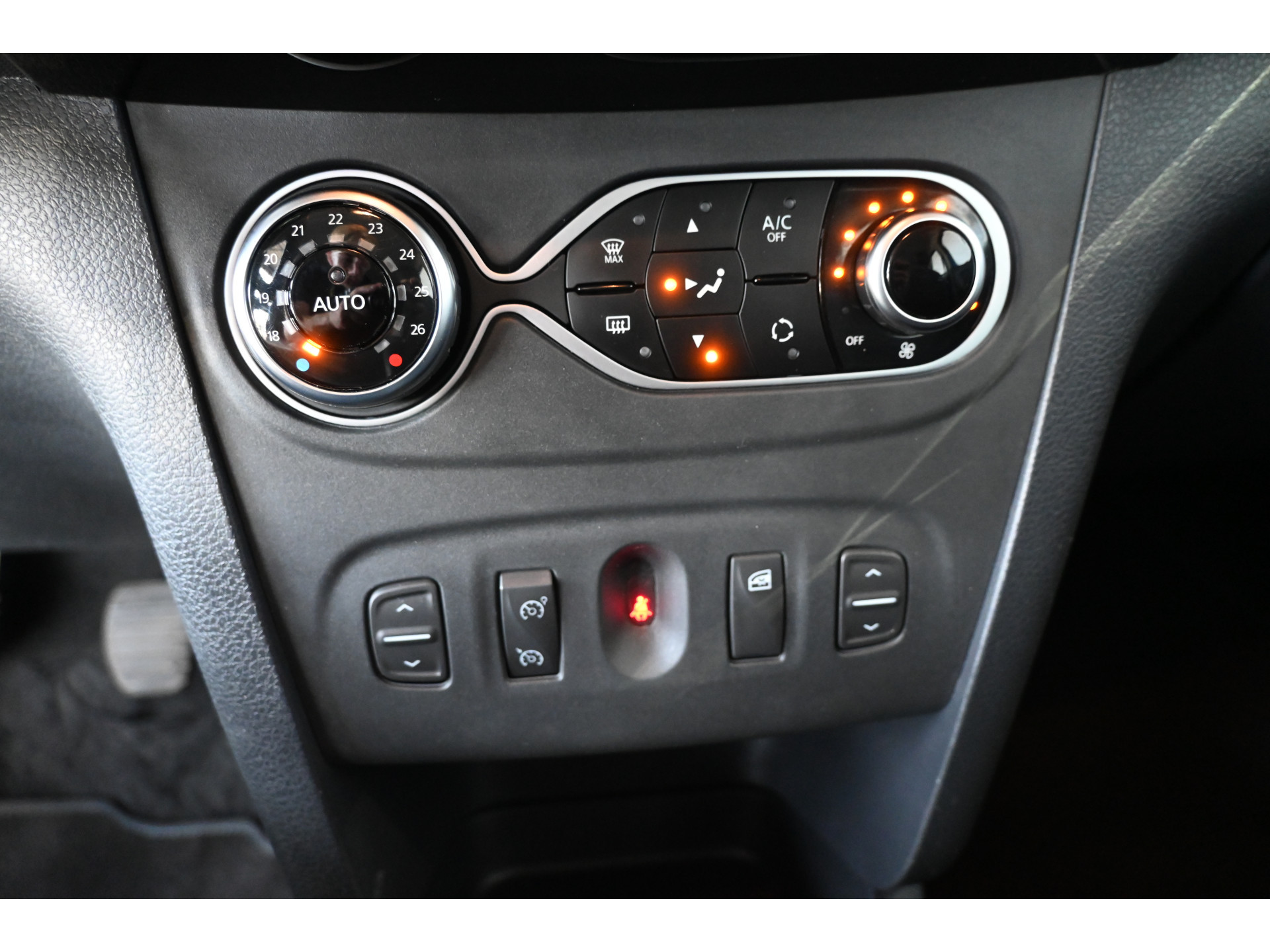 Dacia Sandero 1.0 TCe Stepway Serie Limitee 15th Anniv. Clima Navigatie Goed Onderhouden! Inruil Mogelijk!