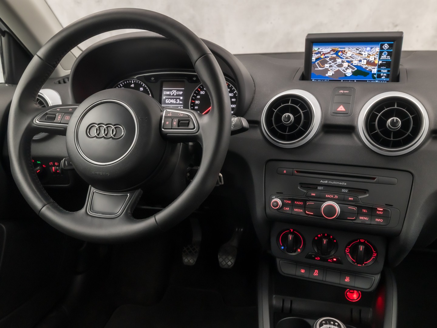 Audi A1 Sportback 1.2 TFSI S-Line Sport (NAVIGATIE, 5 DEURS, PARKEERSENSOREN, CRUISE, SPORTSTOELEN, LED ACHTERLICHTEN, BLUETOOTH, NIEUWE APK, NIEUWSTAAT)