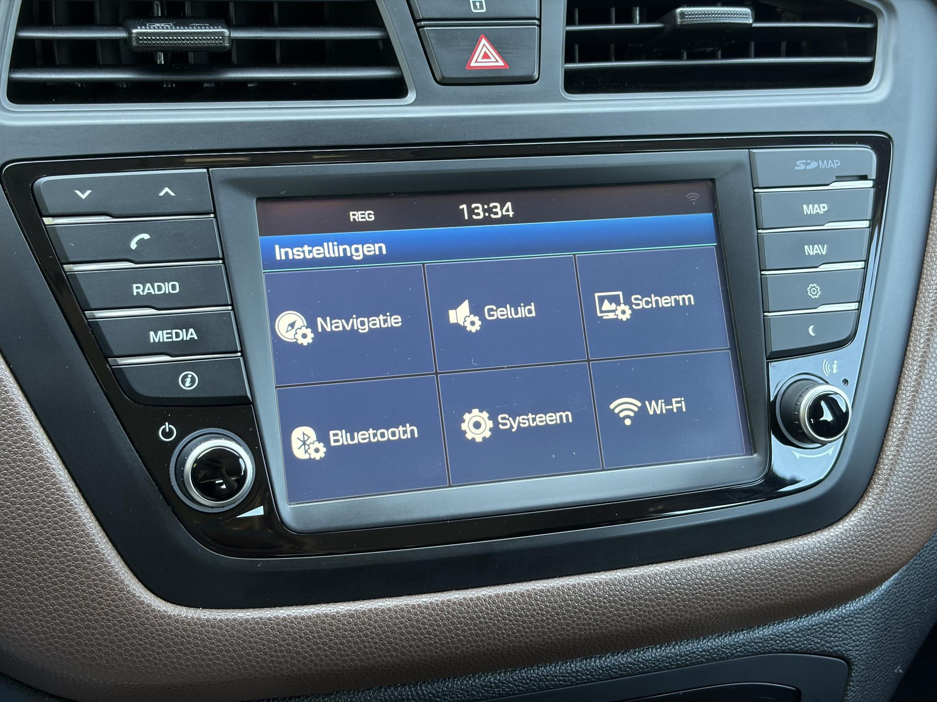Hyundai i20 1.0 T-GDI Comfort 2e Eigenaar l Trekhaak l Navi l Camera l Carplay l Clima l Cruise l Rijstrooksensor l Pdc l N.A.P l Apk tot 05-2027