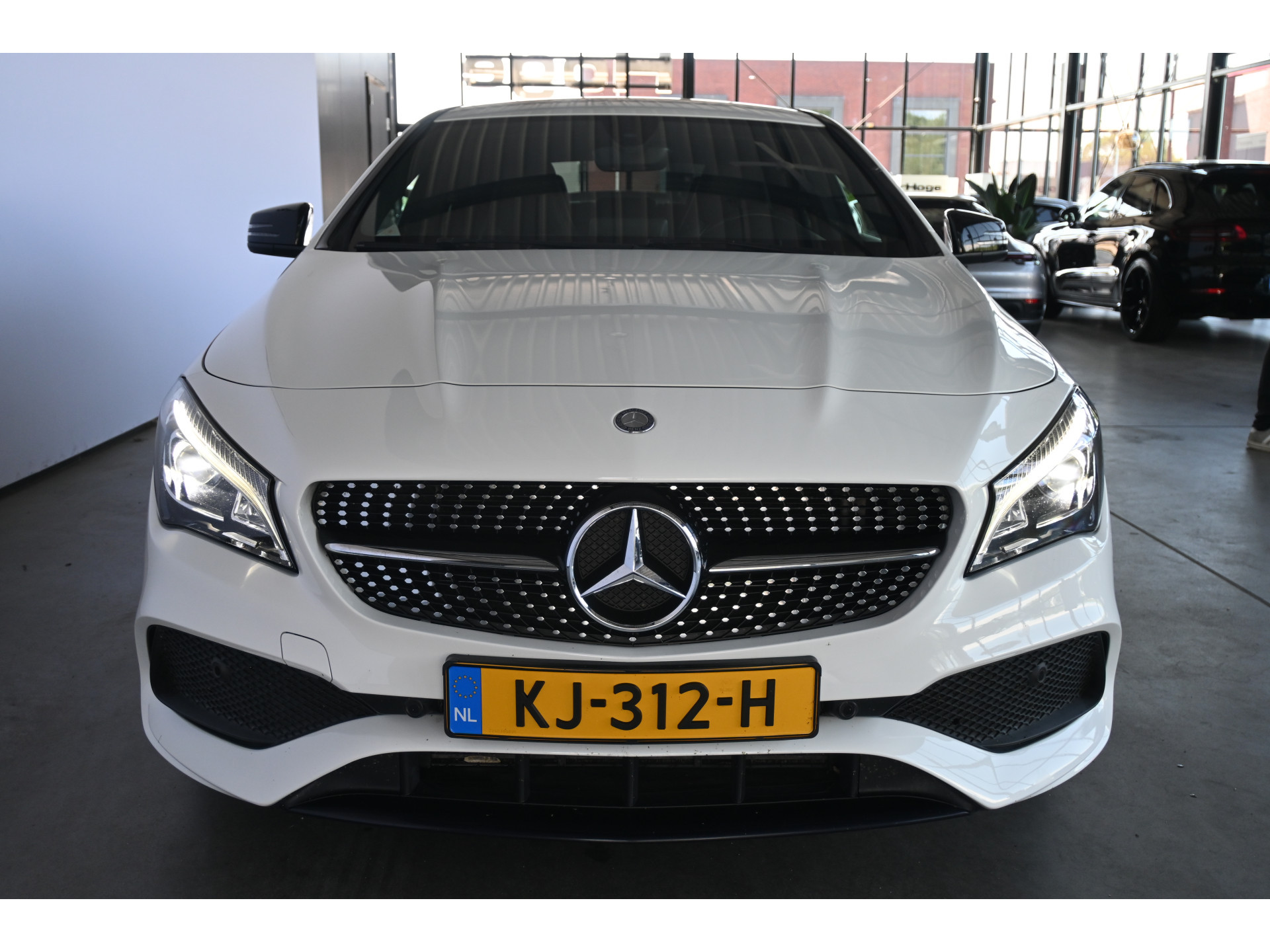Mercedes-Benz CLA-klasse 180 AMG Night Edition Plus Clima Cruise Xenon LED Navigatie Inruil mogelijk