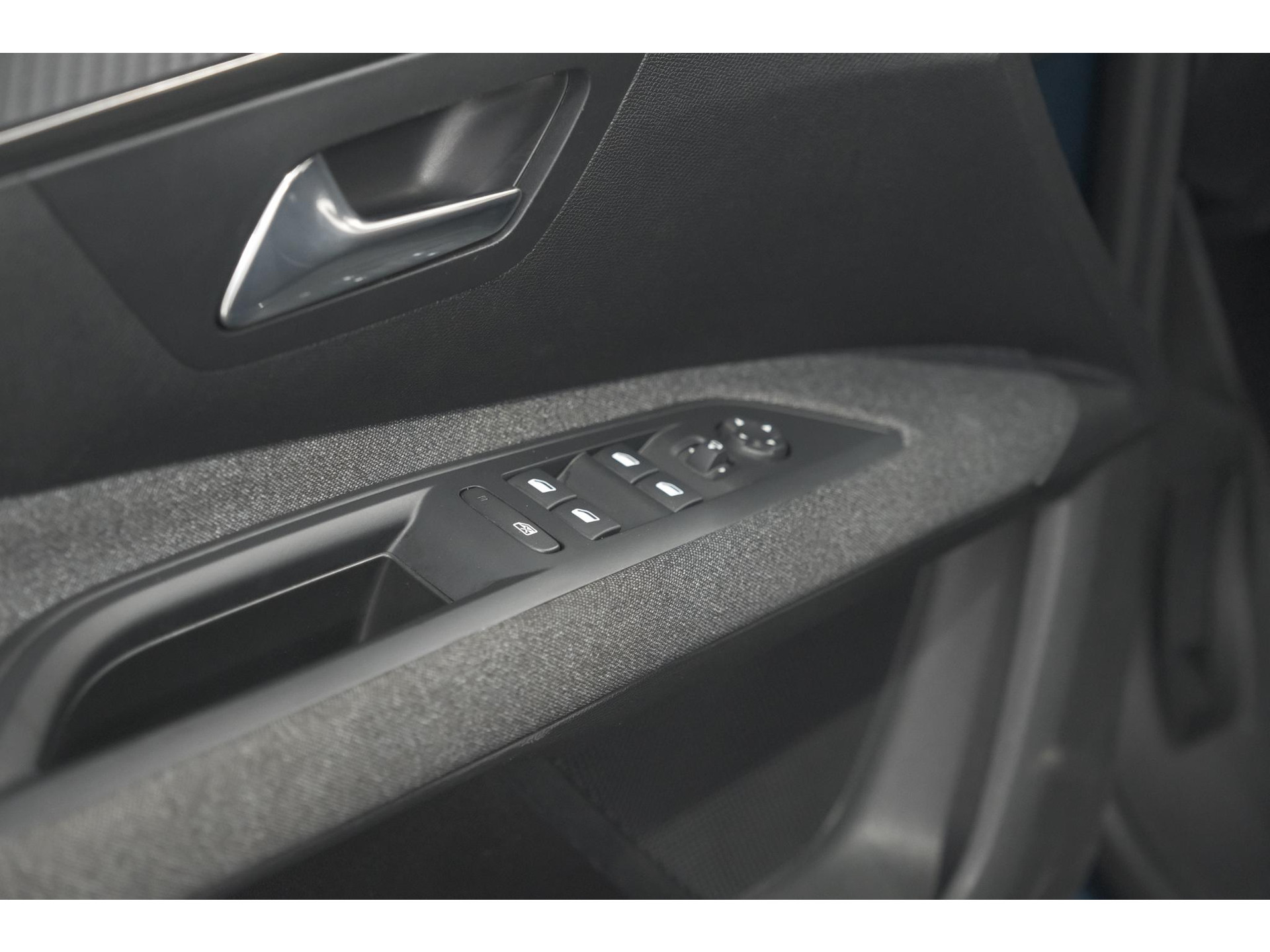 Peugeot 5008 PureTech 130 EAT8 Active Pack | 7 Zitplaatsen | Camera | Navigatie | Apple Carplay | Parkeersensoren
